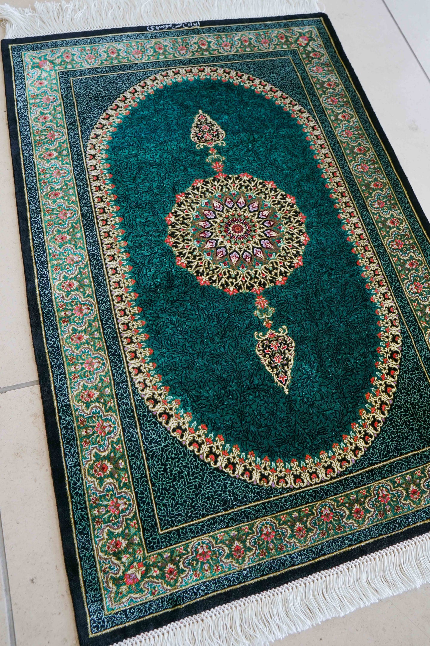  ペルシャ絨毯 クム産 シルク100％ ムサビイ工房 88×59cm｜手織りシルク｜イラン製