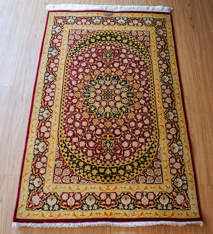  ペルシャ絨毯 クム産 シルク100％ ムスーミ工房 123×78cm｜手織り・細密文様・シルクラグ