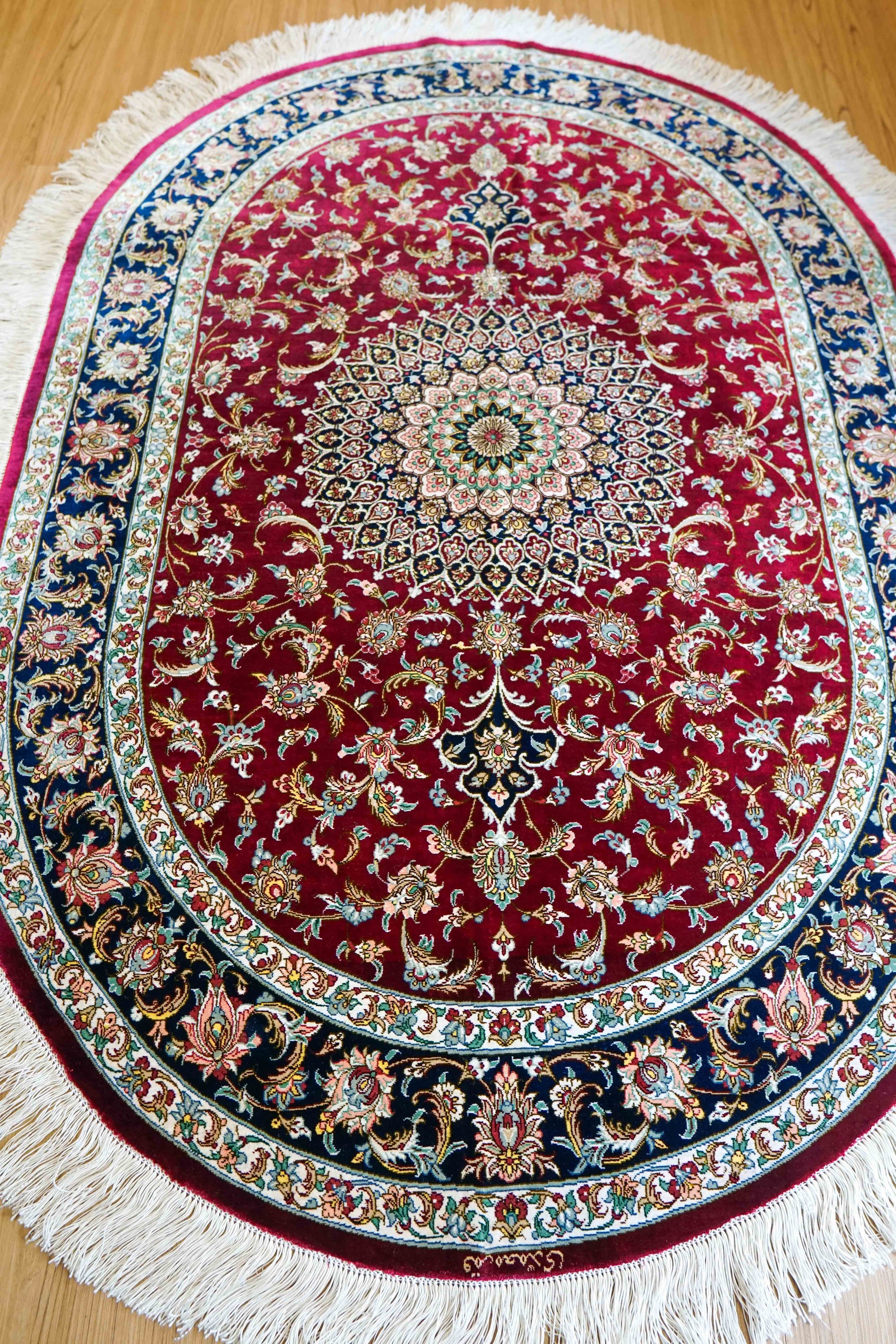  ペルシャ絨毯 クム産 シルク100% 手織りラグ 147×98cm｜モハマディ房 オーバルデザイン 高密度シルク絨毯