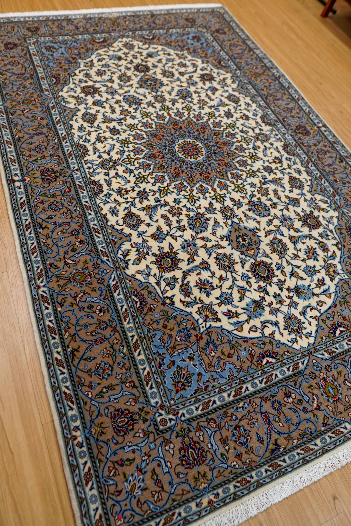  ペルシャ絨毯 カシャーン産 226×152cm (カシャン)｜伝統メダリオンデザイン・上品なアイボリー×ブルー