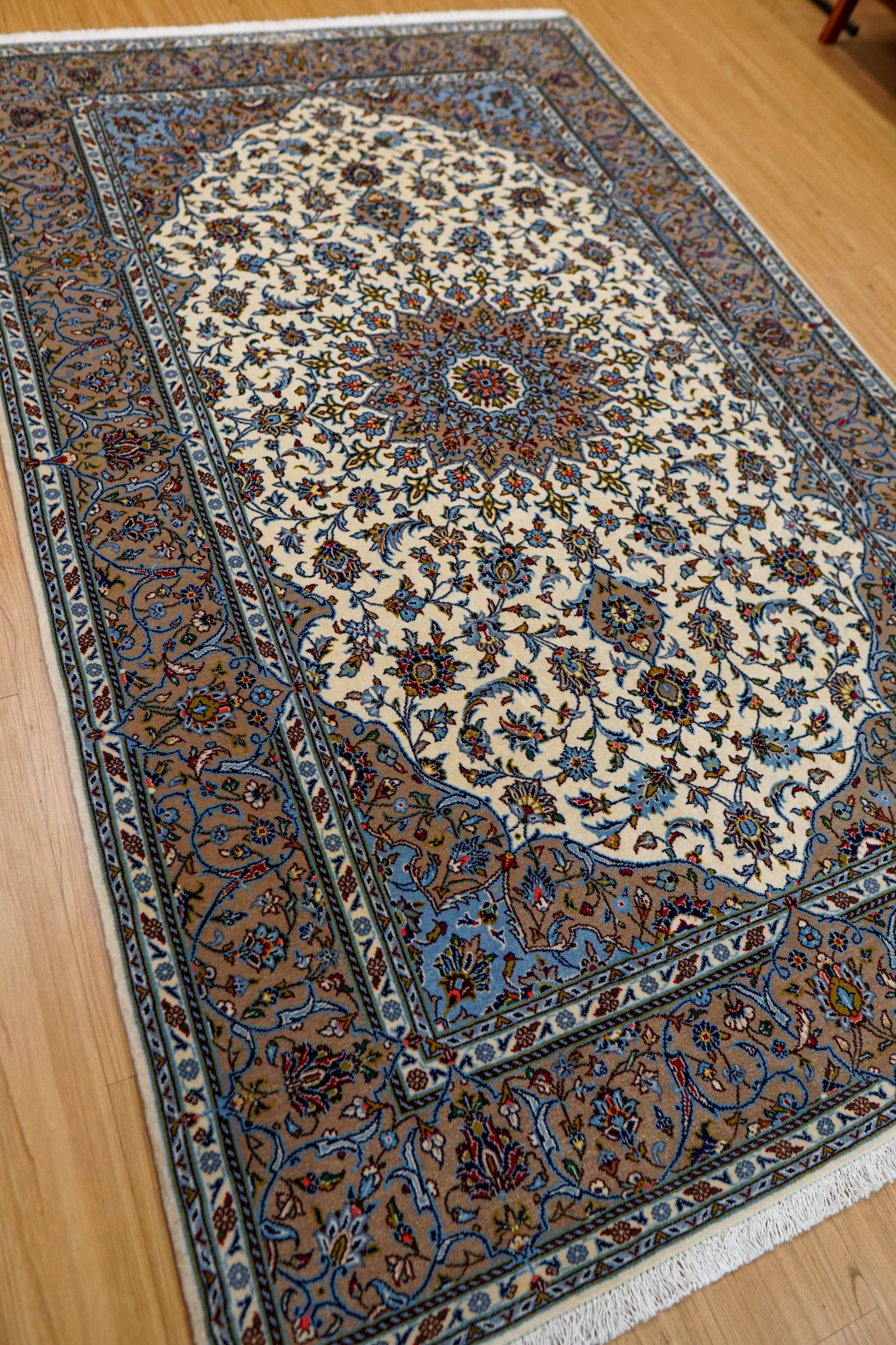  ペルシャ絨毯 カシャーン産 226×152cm (カシャン)｜伝統メダリオンデザイン・上品なアイボリー×ブルー