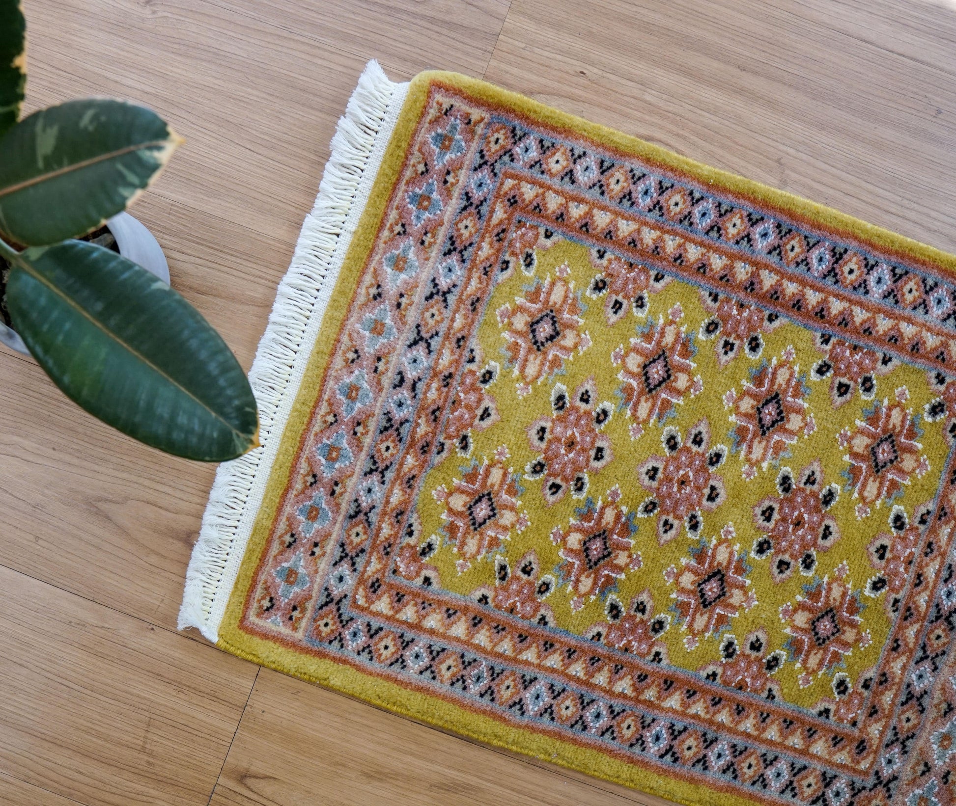  パキスタン手織り絨毯 62×47cm