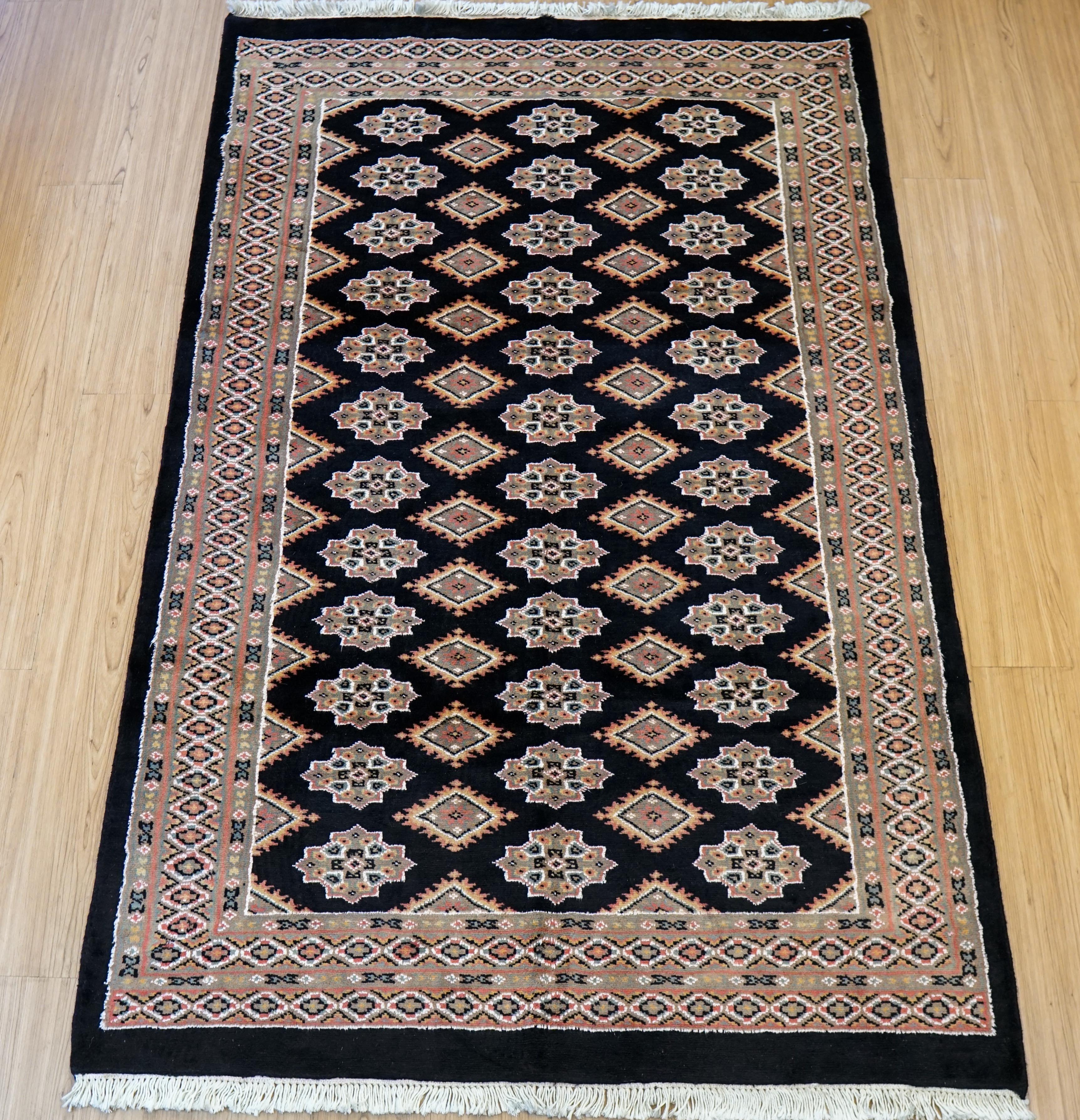 パキスタン手織り絨毯 185×120cm – Decorworks