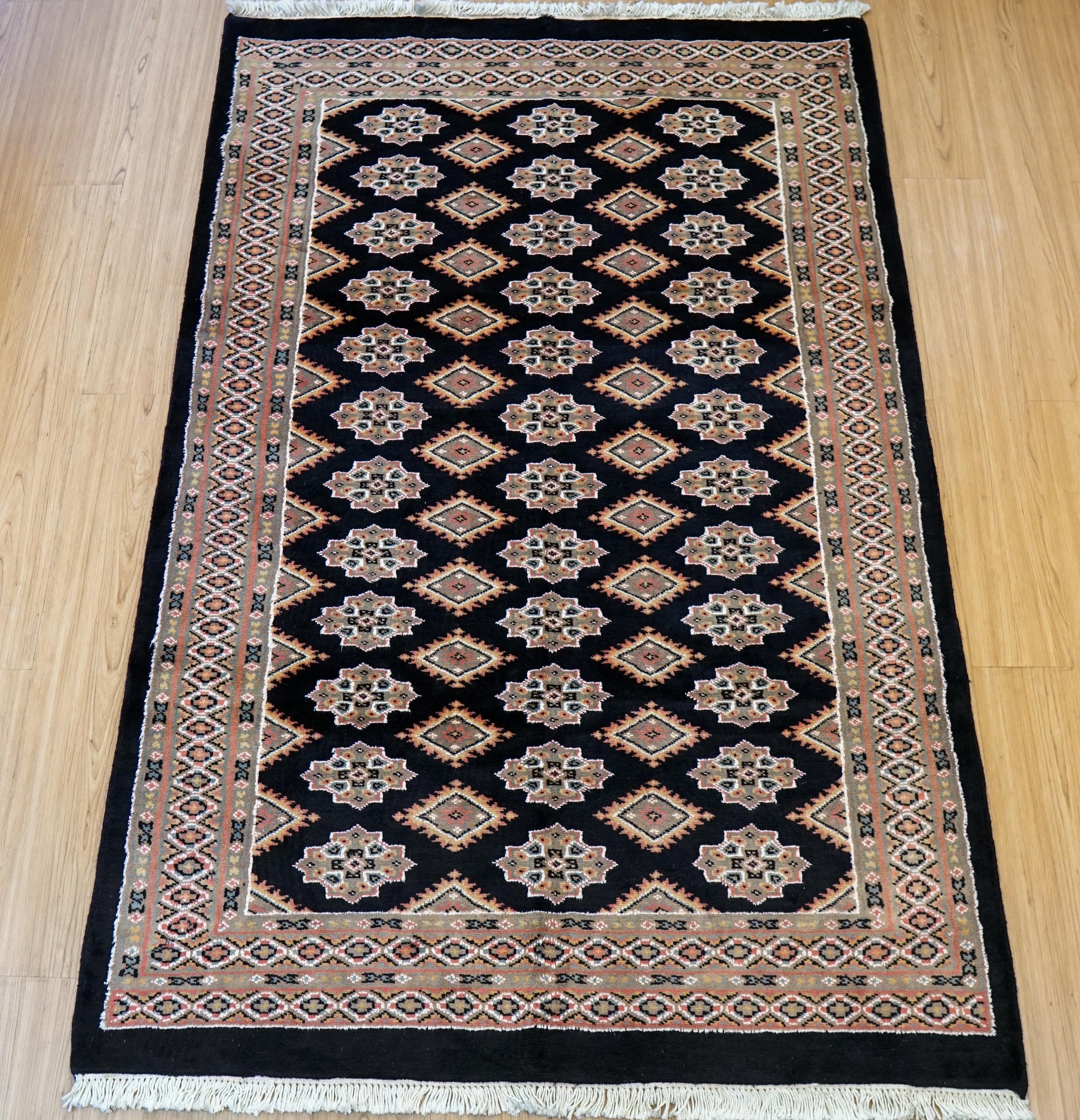  パキスタン手織り絨毯 185×120cm