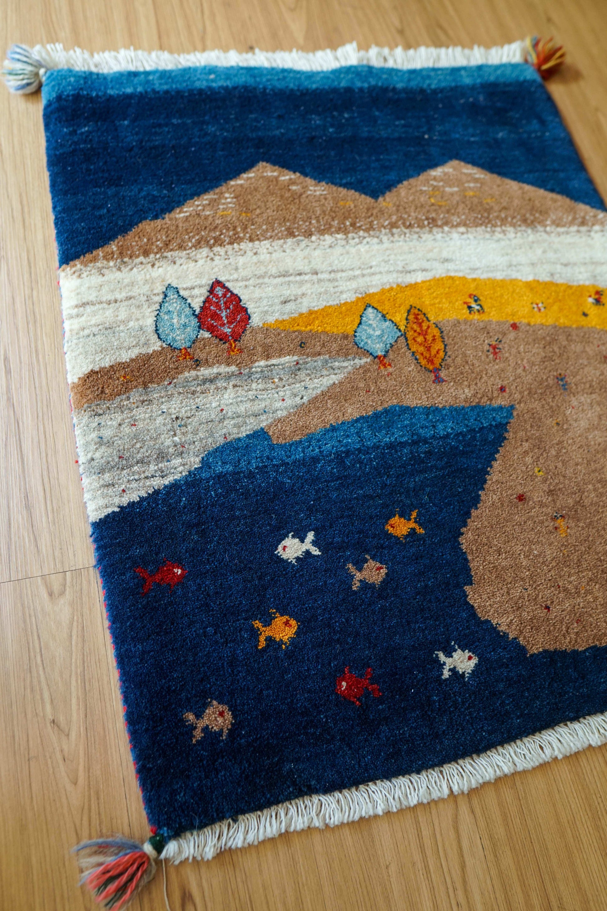  ペルシャ手織りカシュクリギャッベ 93×74cm｜風景画のような天然染料ウールラグ リズ バフト