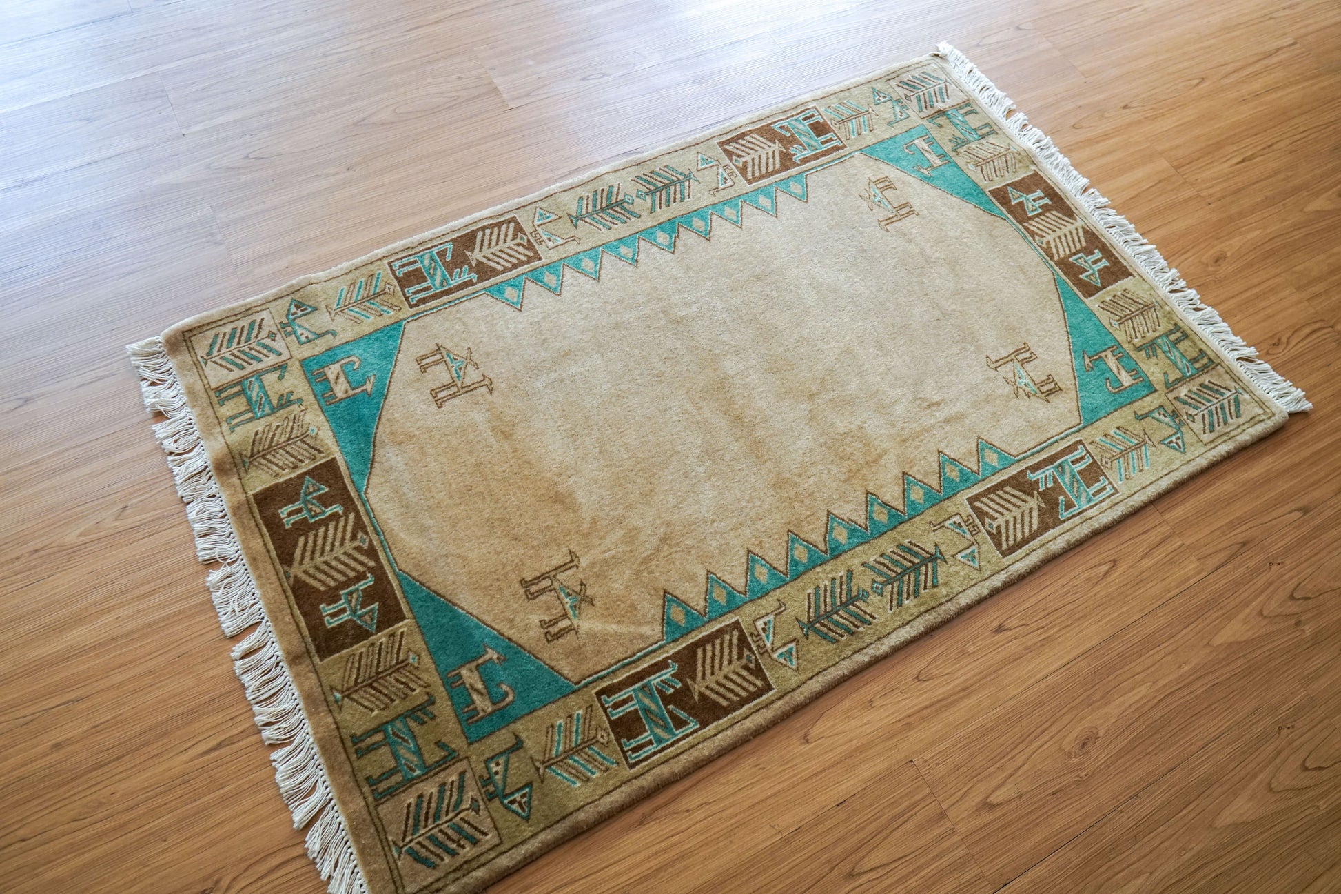 Collection 129×81cm パキスタン手織り絨毯 ベージュ＆ターコイズ モダンボーダーデザイン