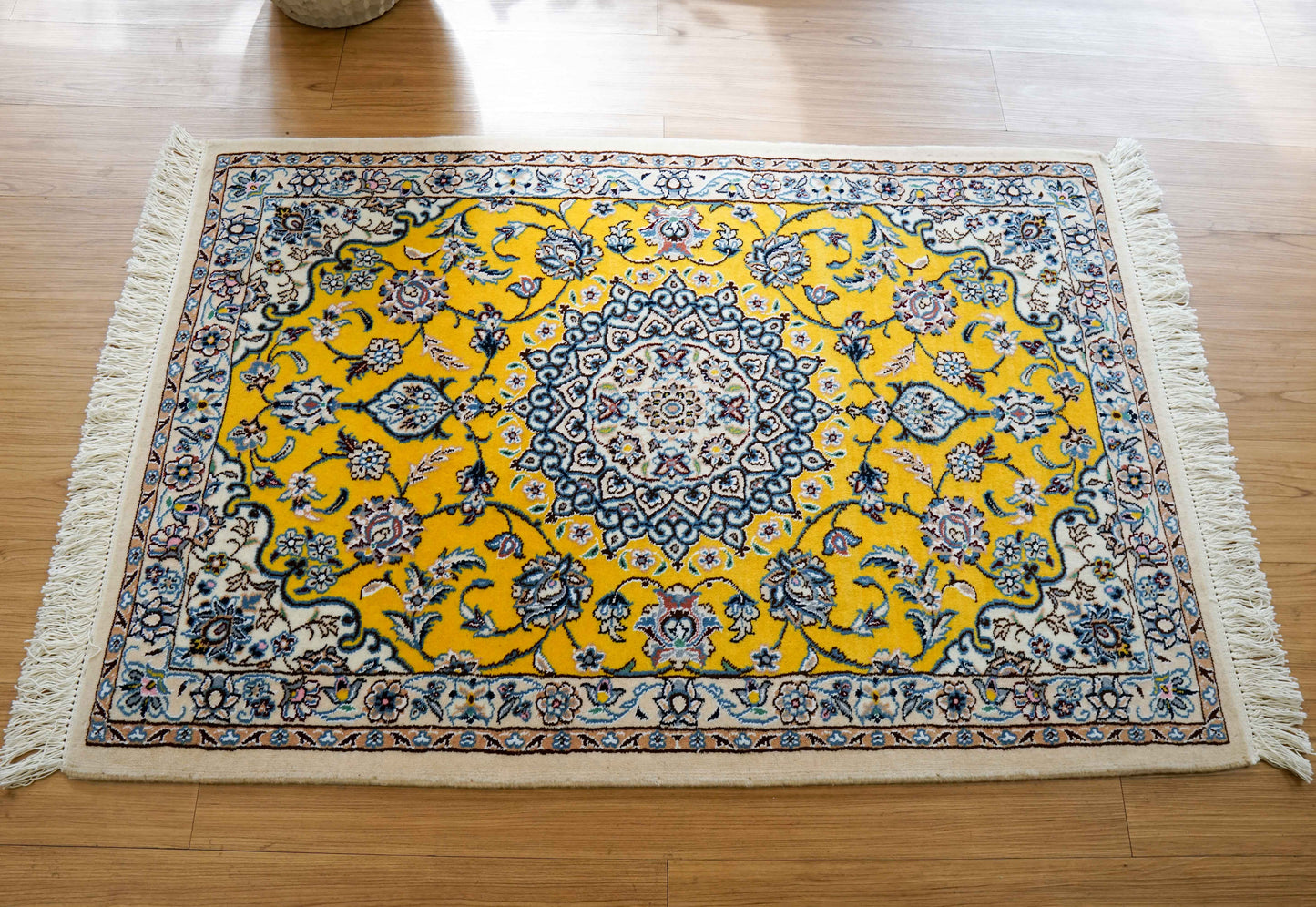 手織りペルシャ絨毯 ナイン産 120×80cm　