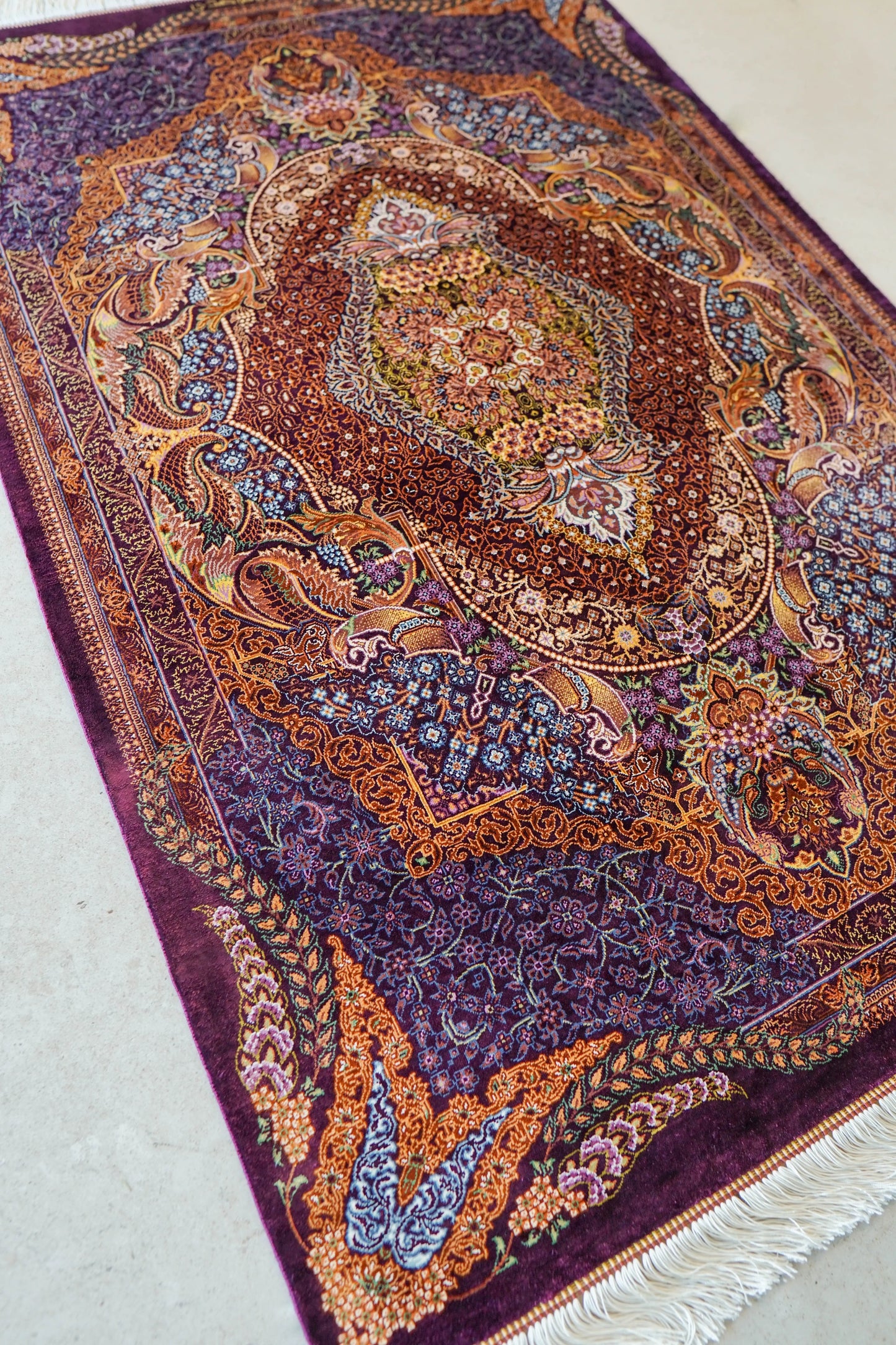 120×80㎝　 ペルシャ絨毯　クム産　アーマヂイ房　シルク 100%　 Decorworks