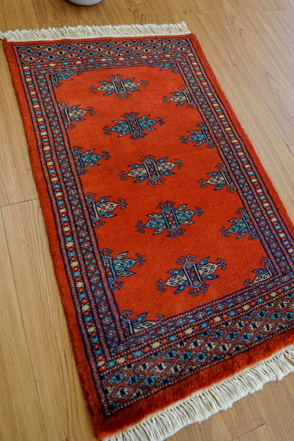  パキスタン手織り絨毯 バタフライモチーフラグ 77×45cm