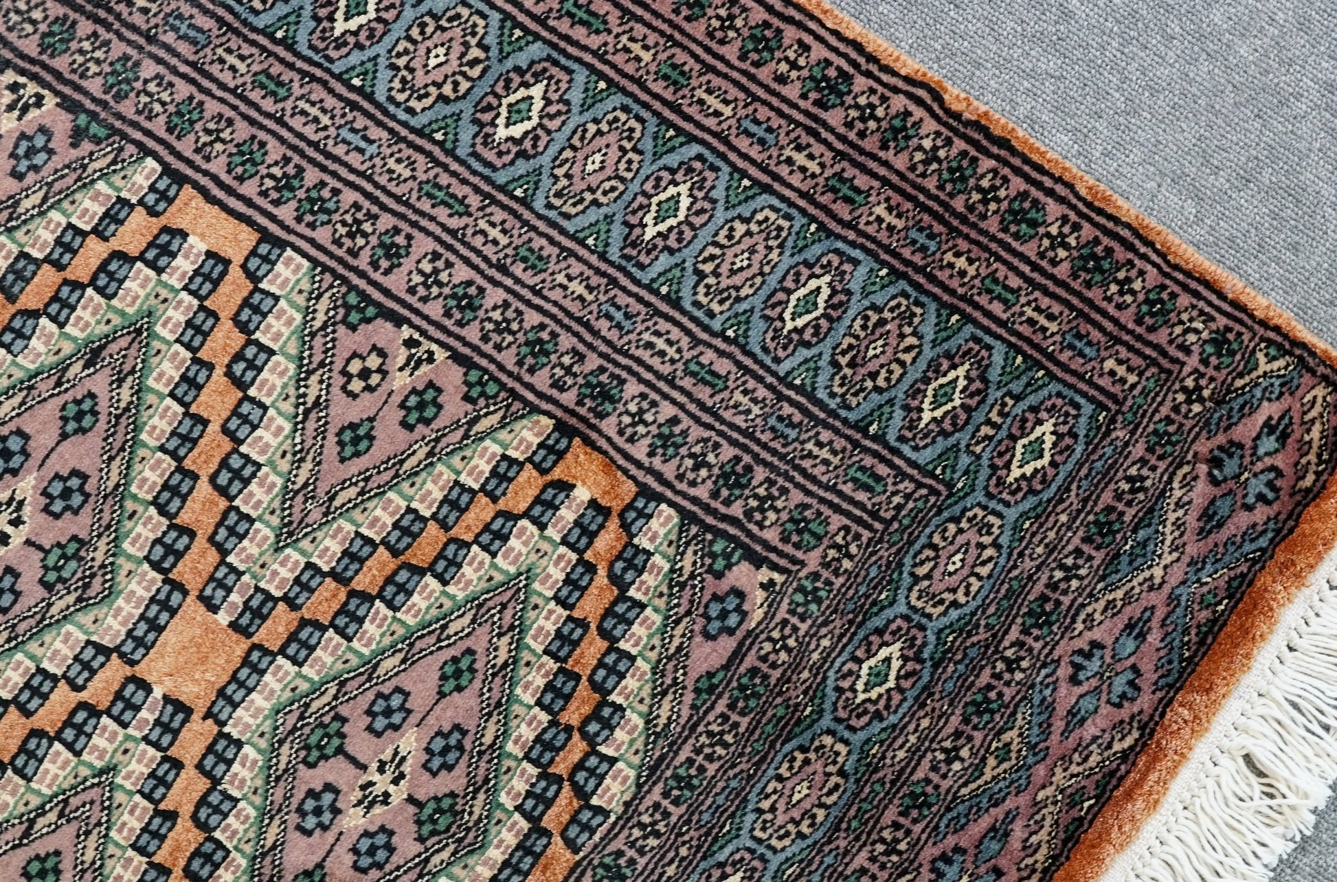 116×77cm パキスタン手織り絨毯 Decorworks