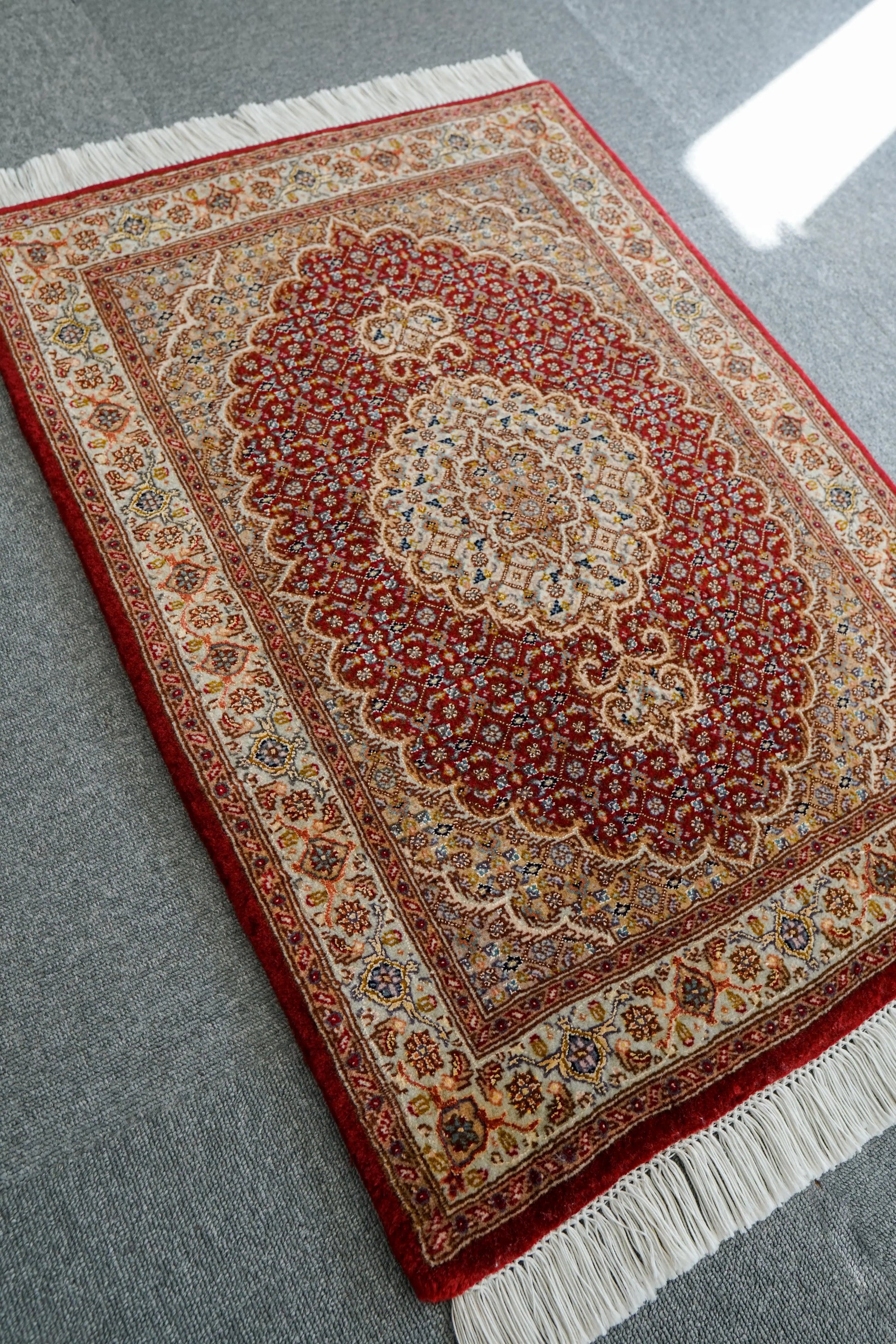 88×61cm【ペルシャ手織り絨毯 タブリーズ産　50RAJ】 Decorworks