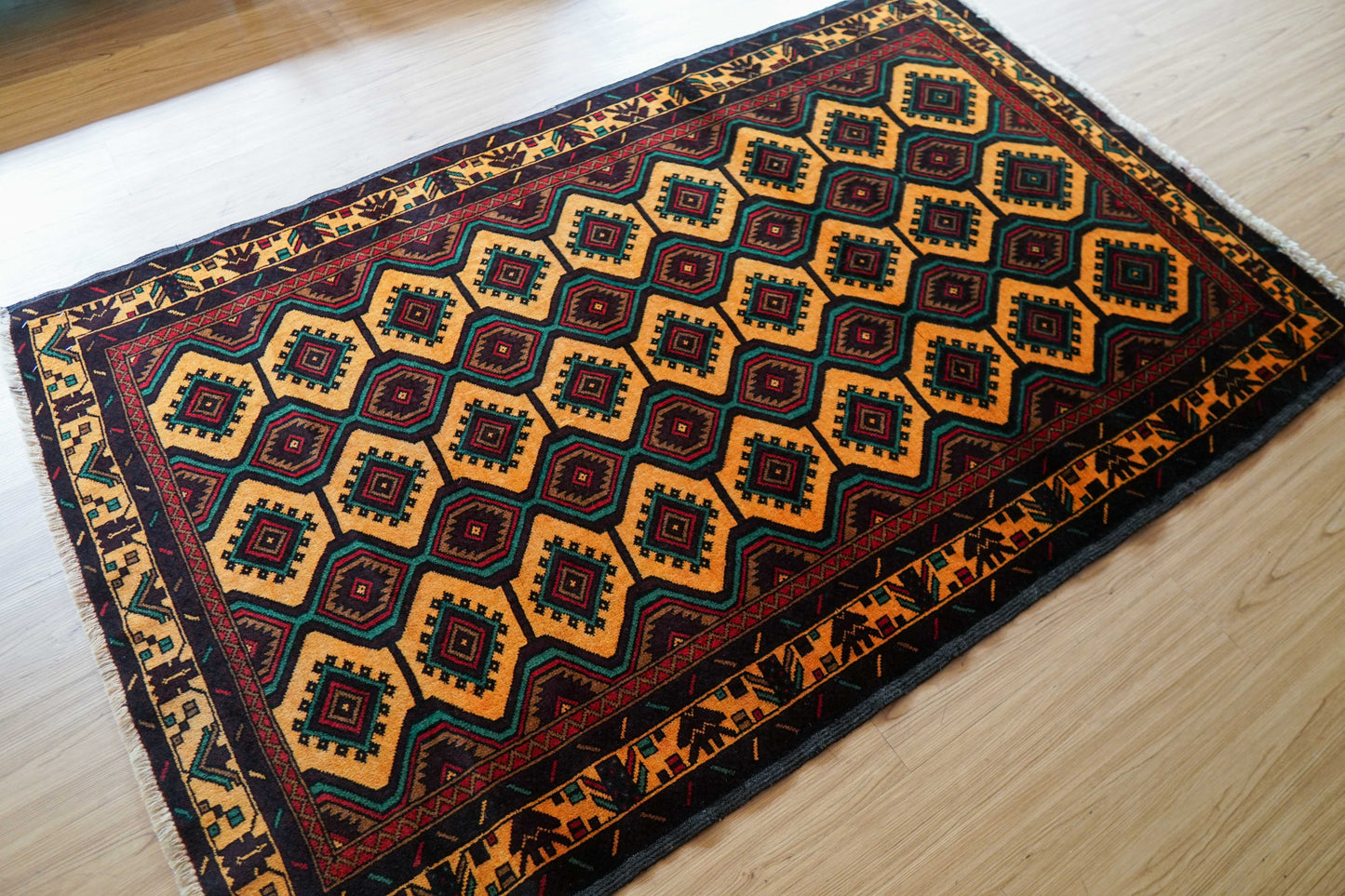  ペルシャ トライバルラグ（トルクメン族）180×113cm