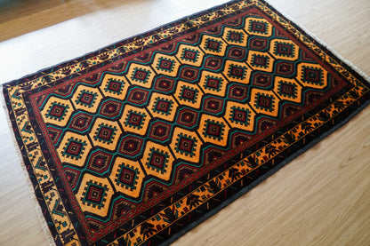  ペルシャ トライバルラグ（トルクメン族）180×113cm