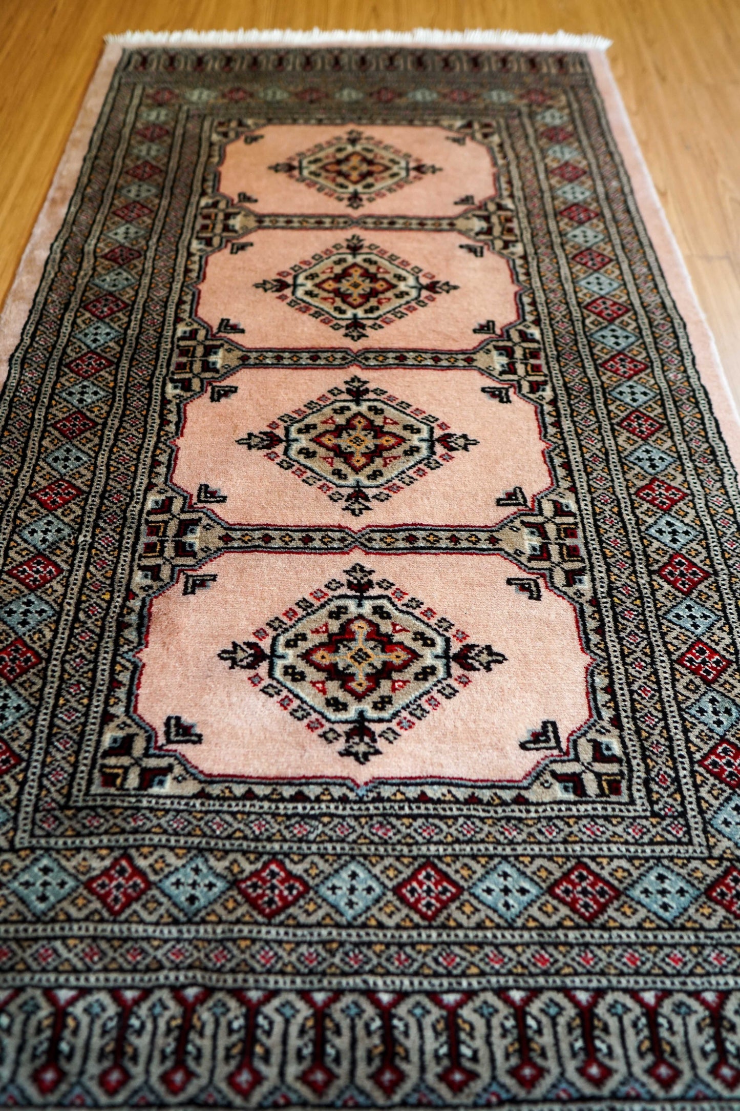  パキスタン手織り絨毯 147×83cm