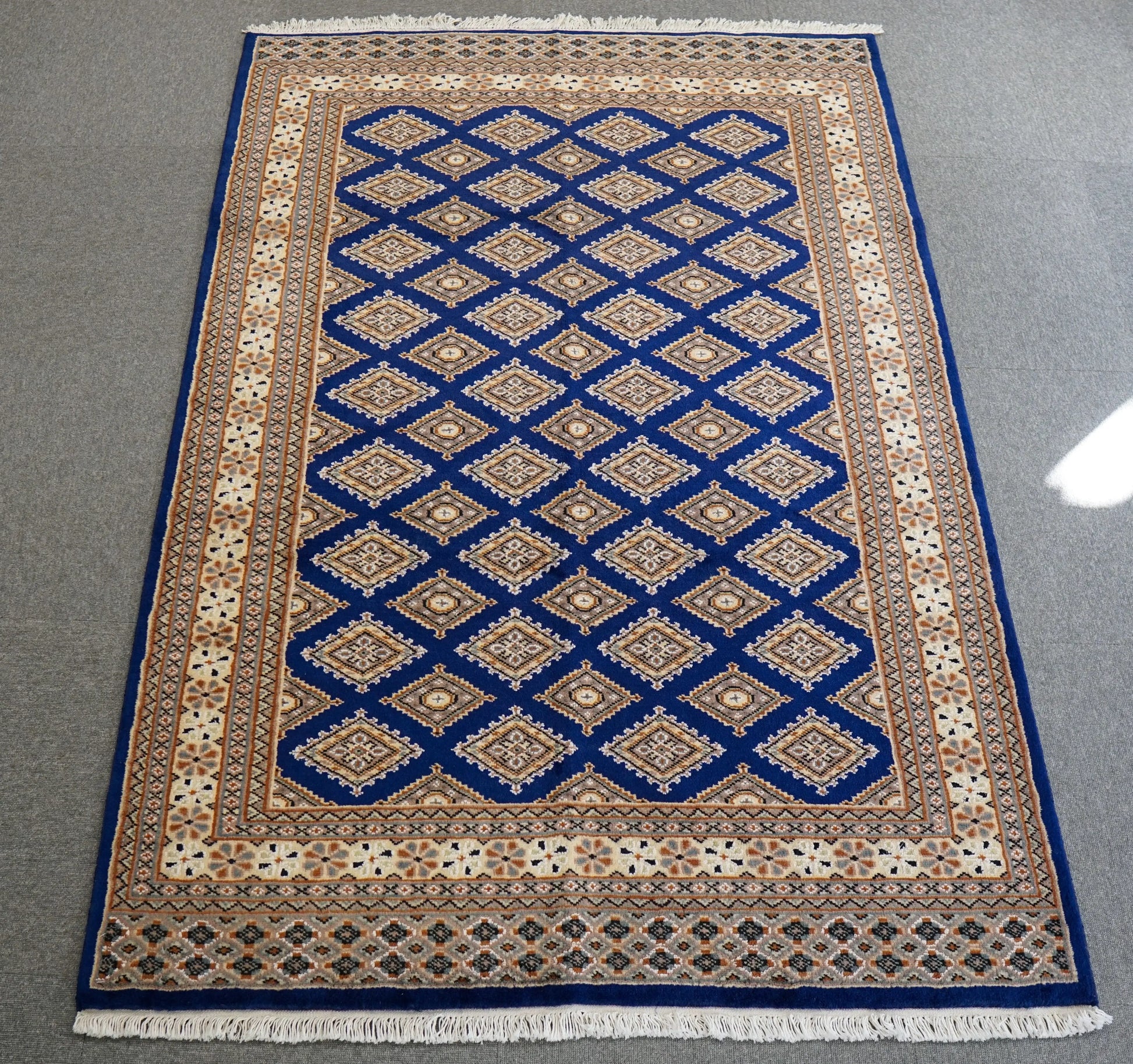 185×126cm パキスタン手織り絨毯 . トライバルラグ　 Decorworks