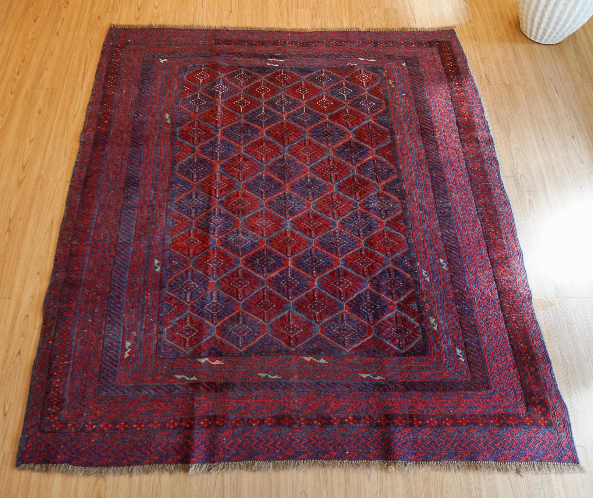  アフガニスタン手織りマシュワニキリム　 172×152cm