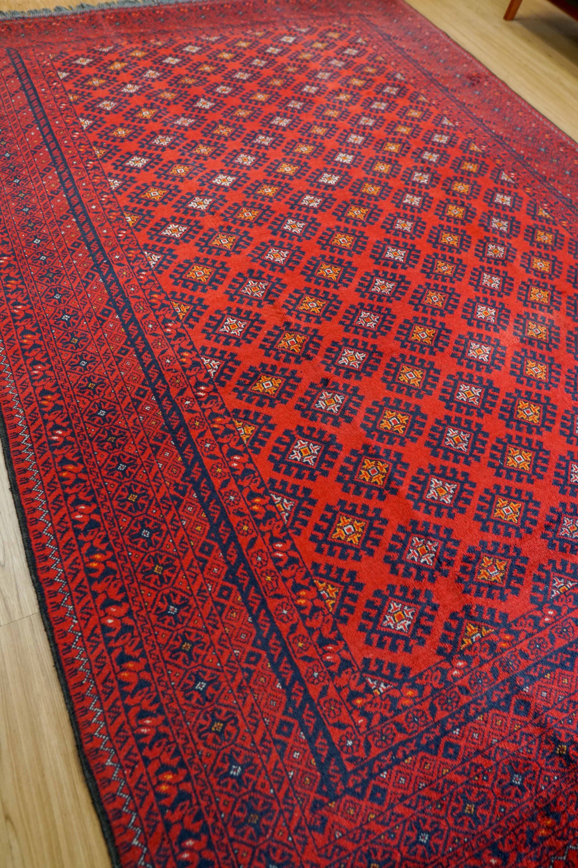  ペルシャ手織りトルケメンラグ 285×195cm　｜深紅に映える伝統文様のトライバルラグ