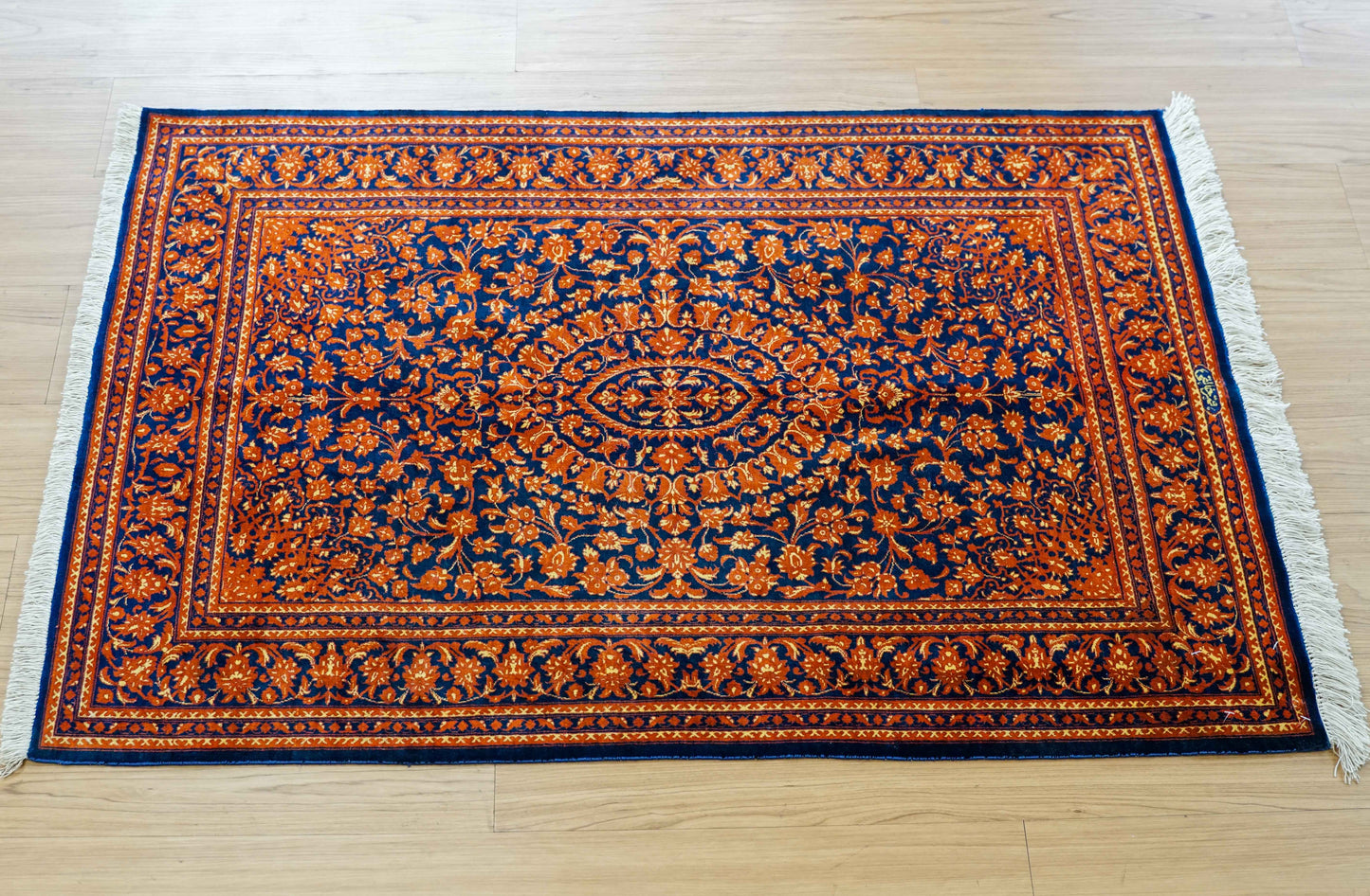 ペルシャ絨毯　クム産　カーリキ房　シルク 100%　(証明書付) 120×80cm　