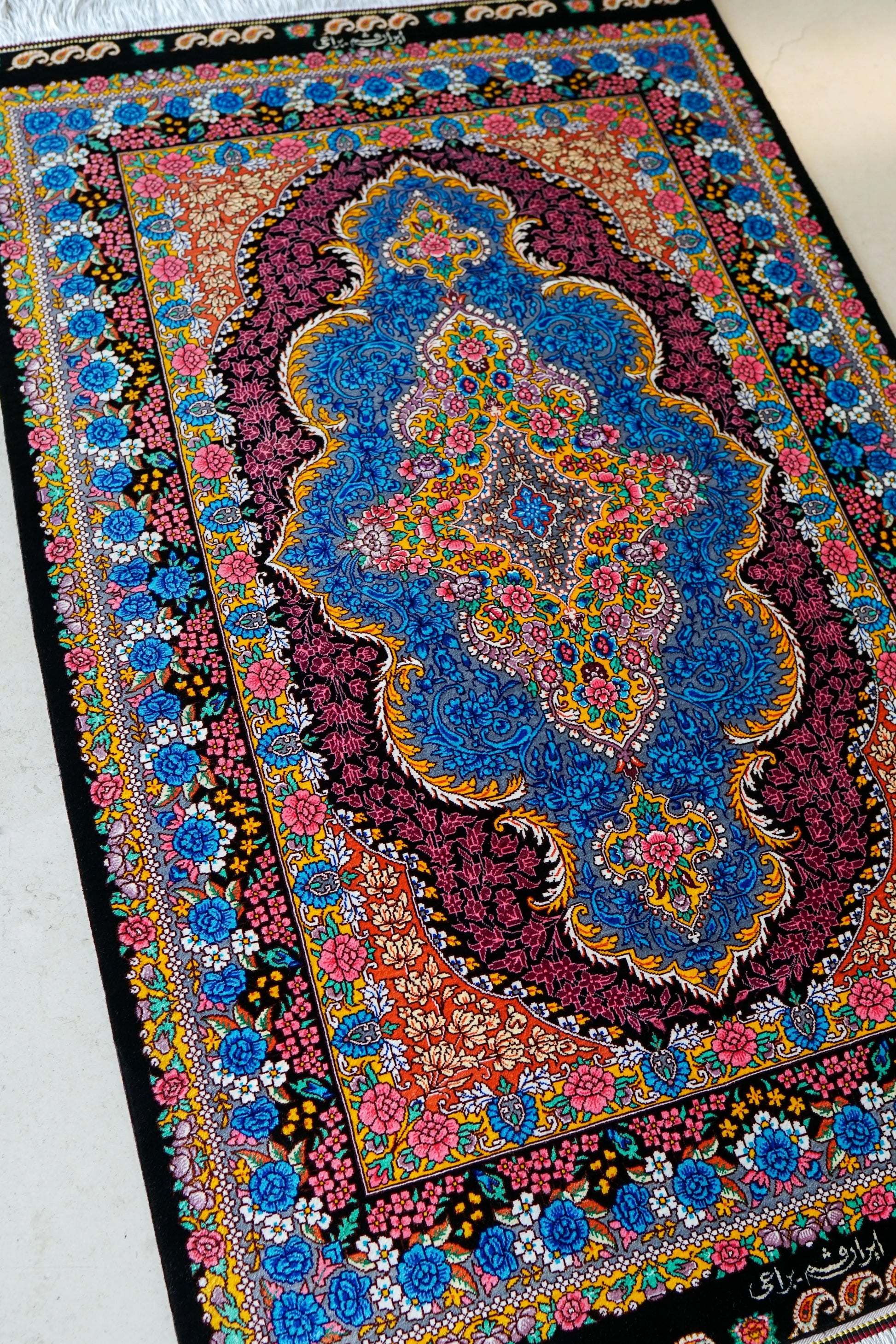 123×78cm　 ペルシャ絨毯クム産シルク 100%　 Decorworks