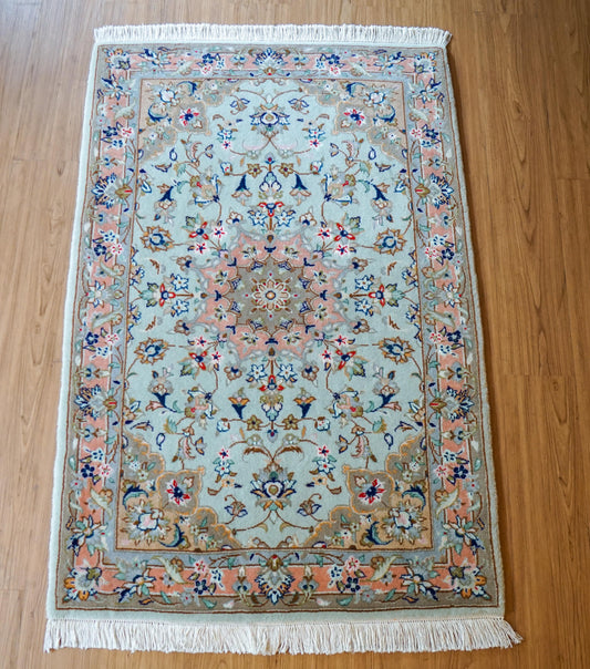 Collection ペルシャ絨毯 カシャーン産 130×85cm ｜ ウールとシルクが織りなす柔らかな光と伝統の花文様