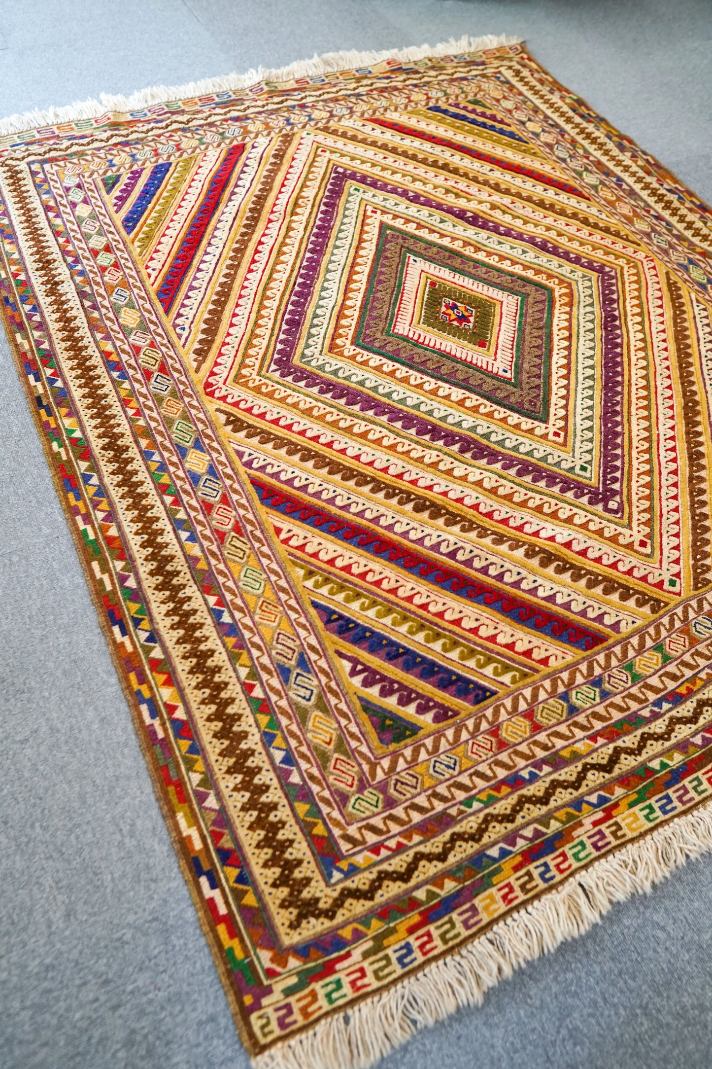 175×148cm   手織りマシュワニキリム絨毯 Decorworks