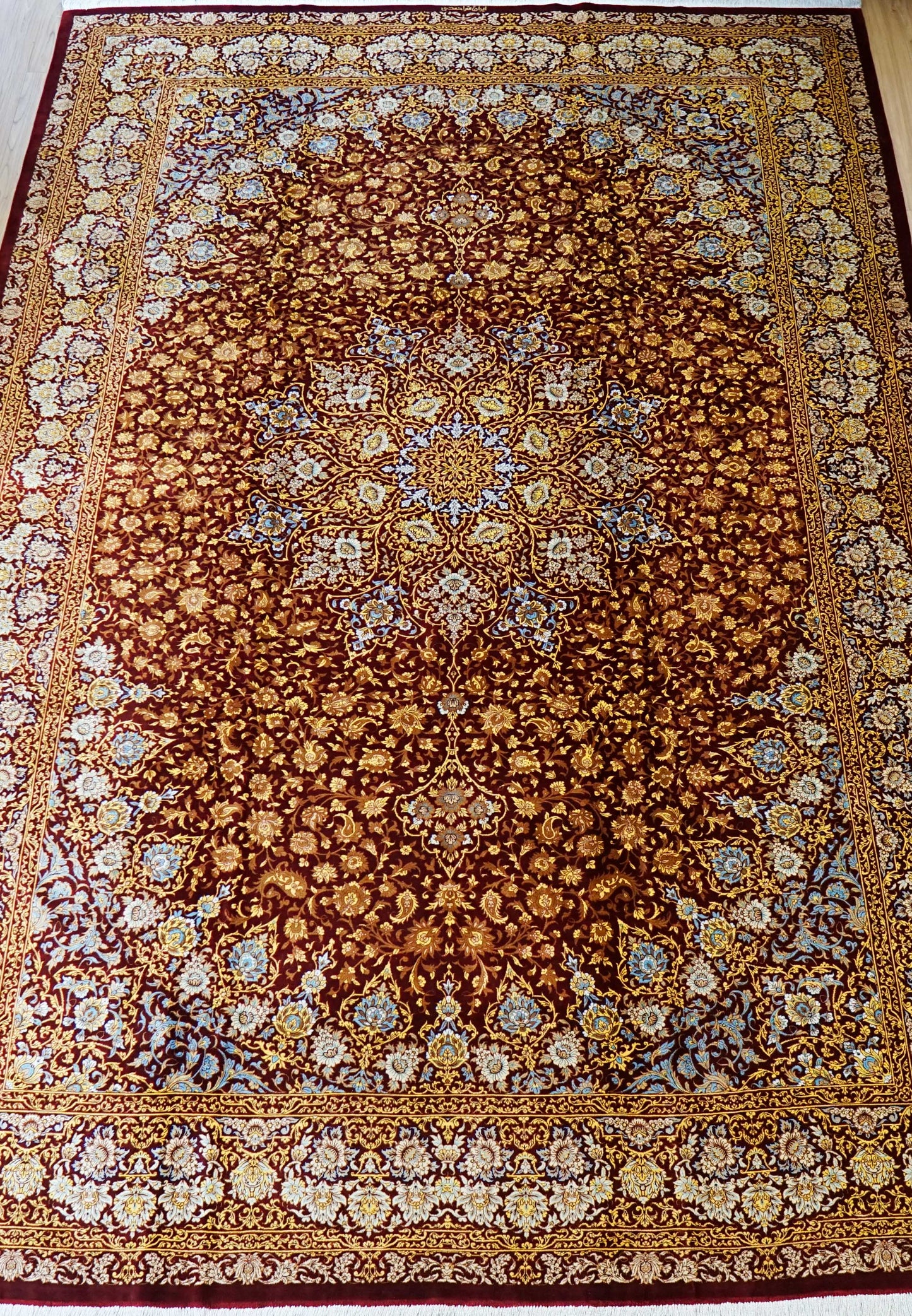 手織りペルシャ絨毯 クム産 アフマディ工房 100％シルク 300×204cm｜総シルク 大判サイズ｜精密メダリオンデザイン