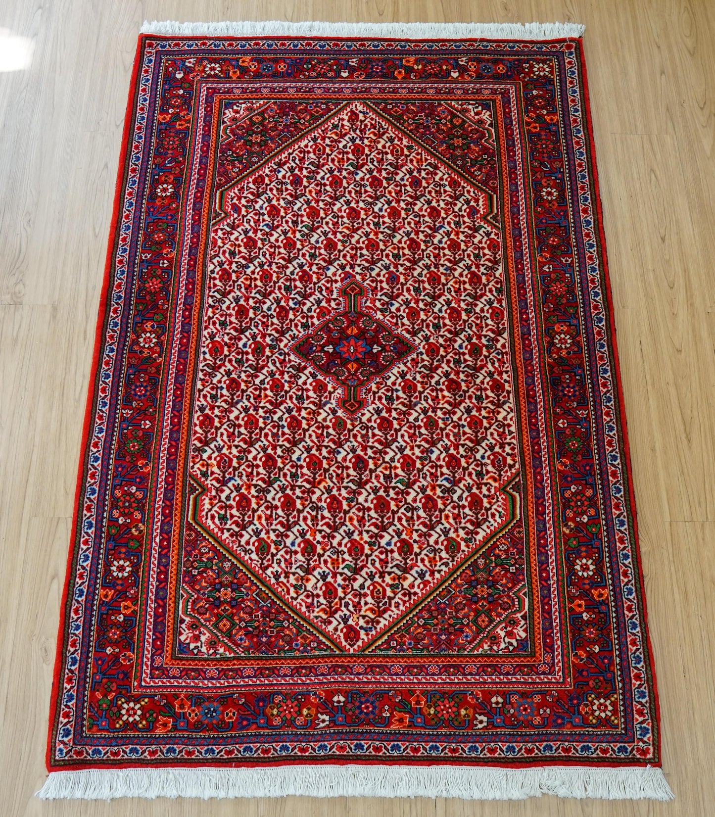  ペルシャ絨毯 ジョーザン産 165×108cm  伝統の花文様が織りなす上質ウールラグ