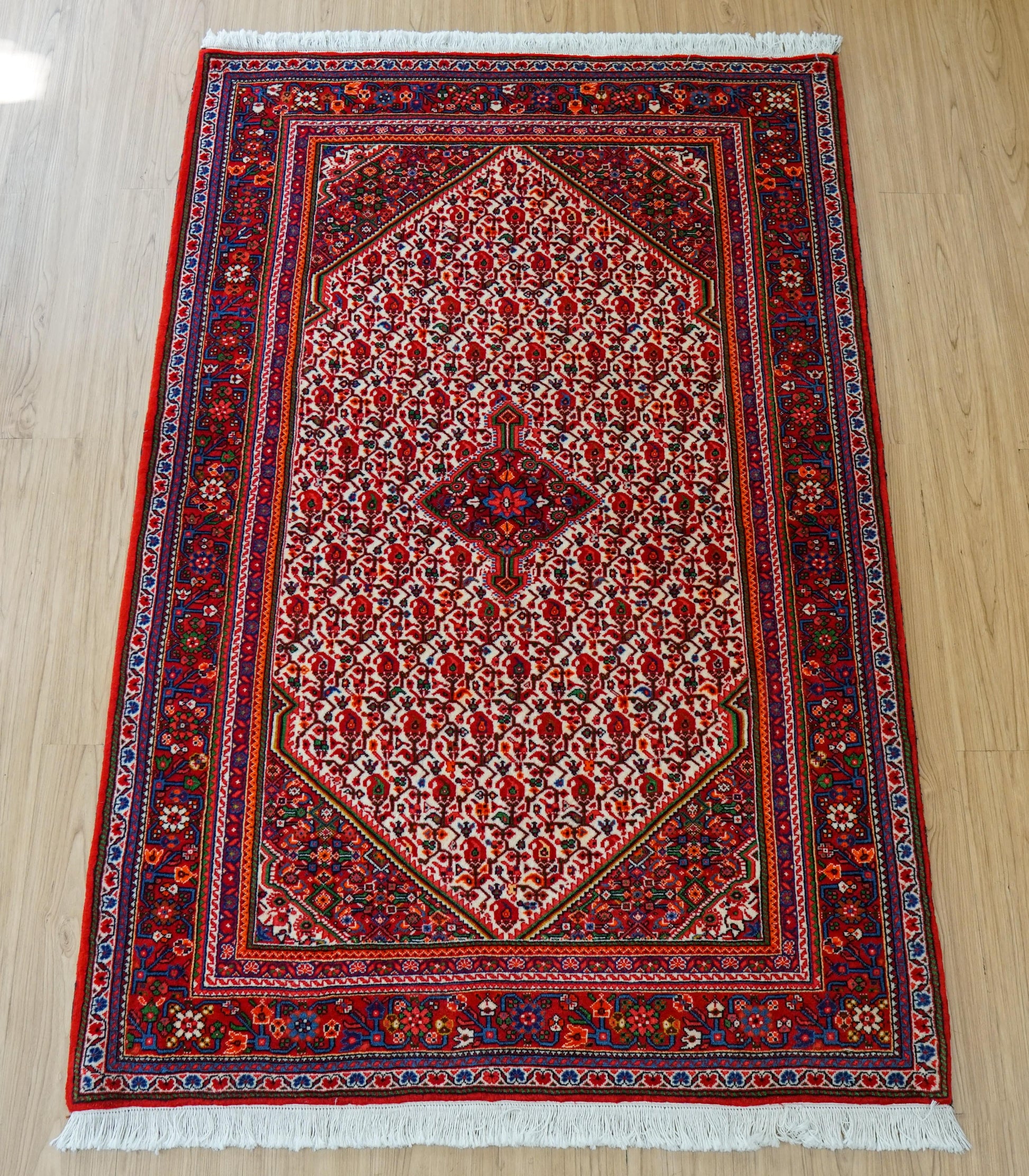  ペルシャ絨毯 ジョーザン産 165×108cm  伝統の花文様が織りなす上質ウールラグ