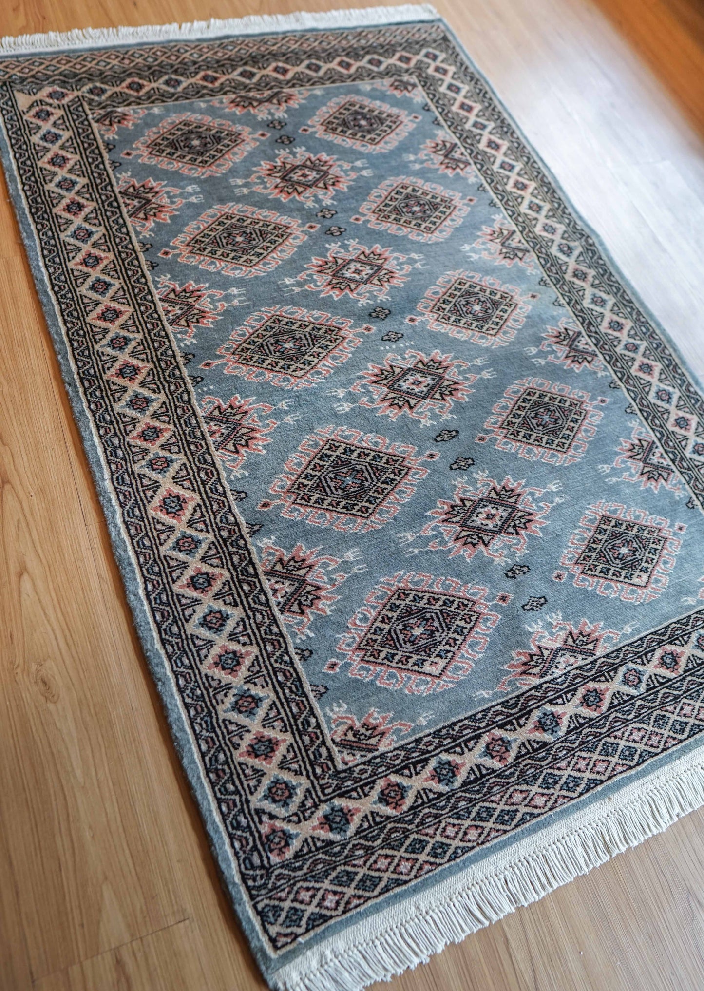  パキスタン手織り絨毯 144×92cm