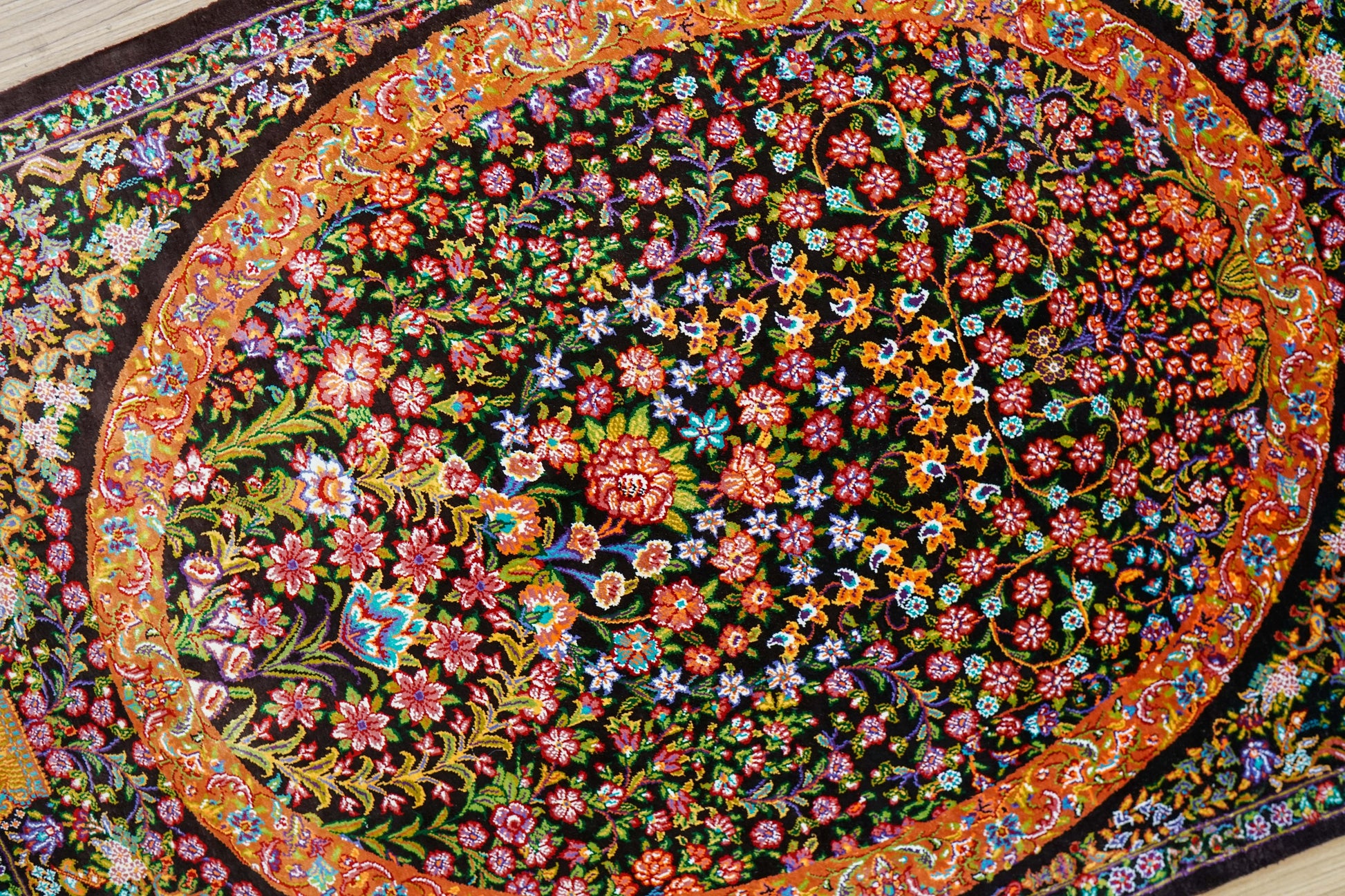  90×60cm　 ペルシャ絨毯　クム産　イザテイ房　　