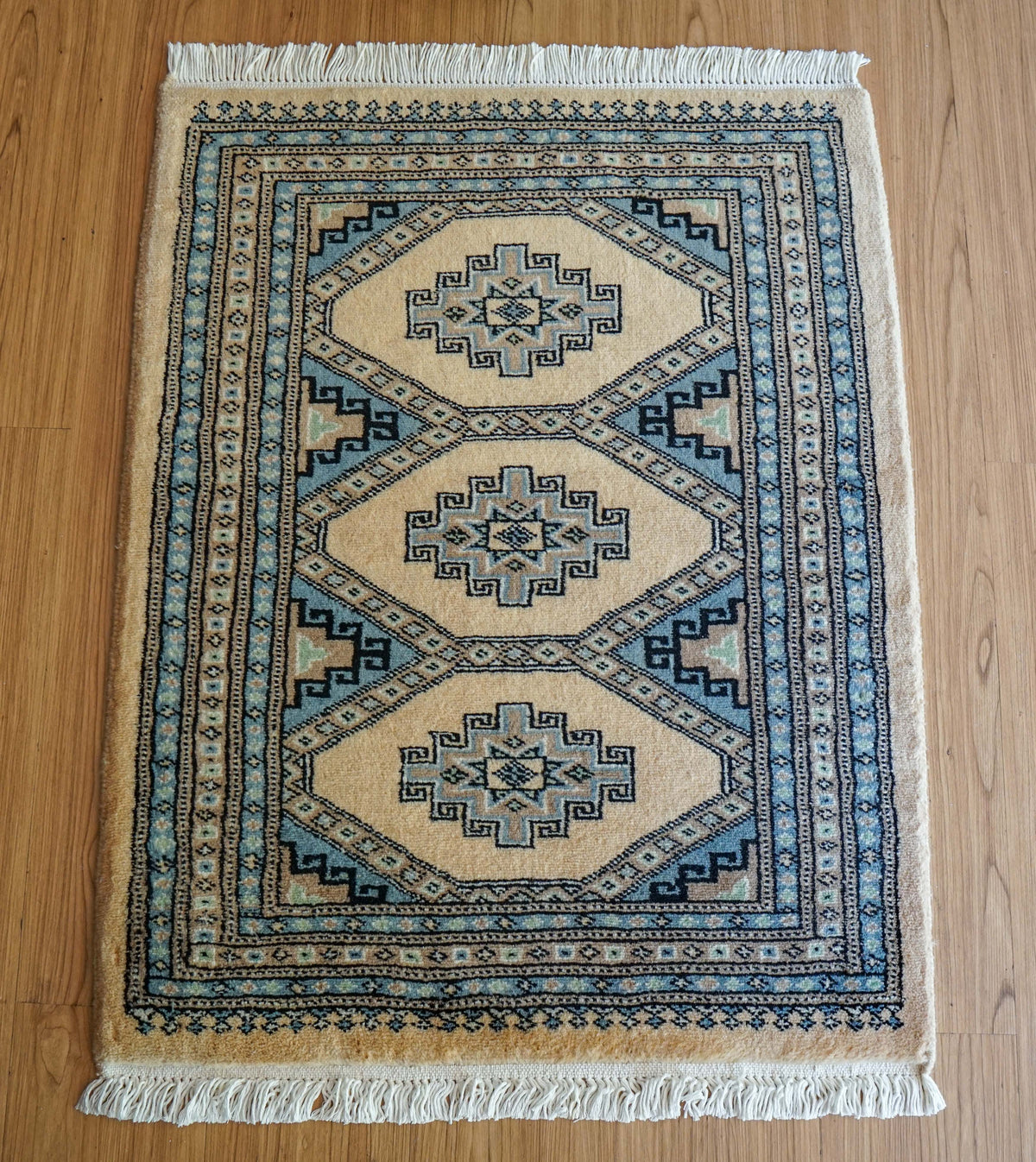  81×63cm  パキスタン手織り絨毯