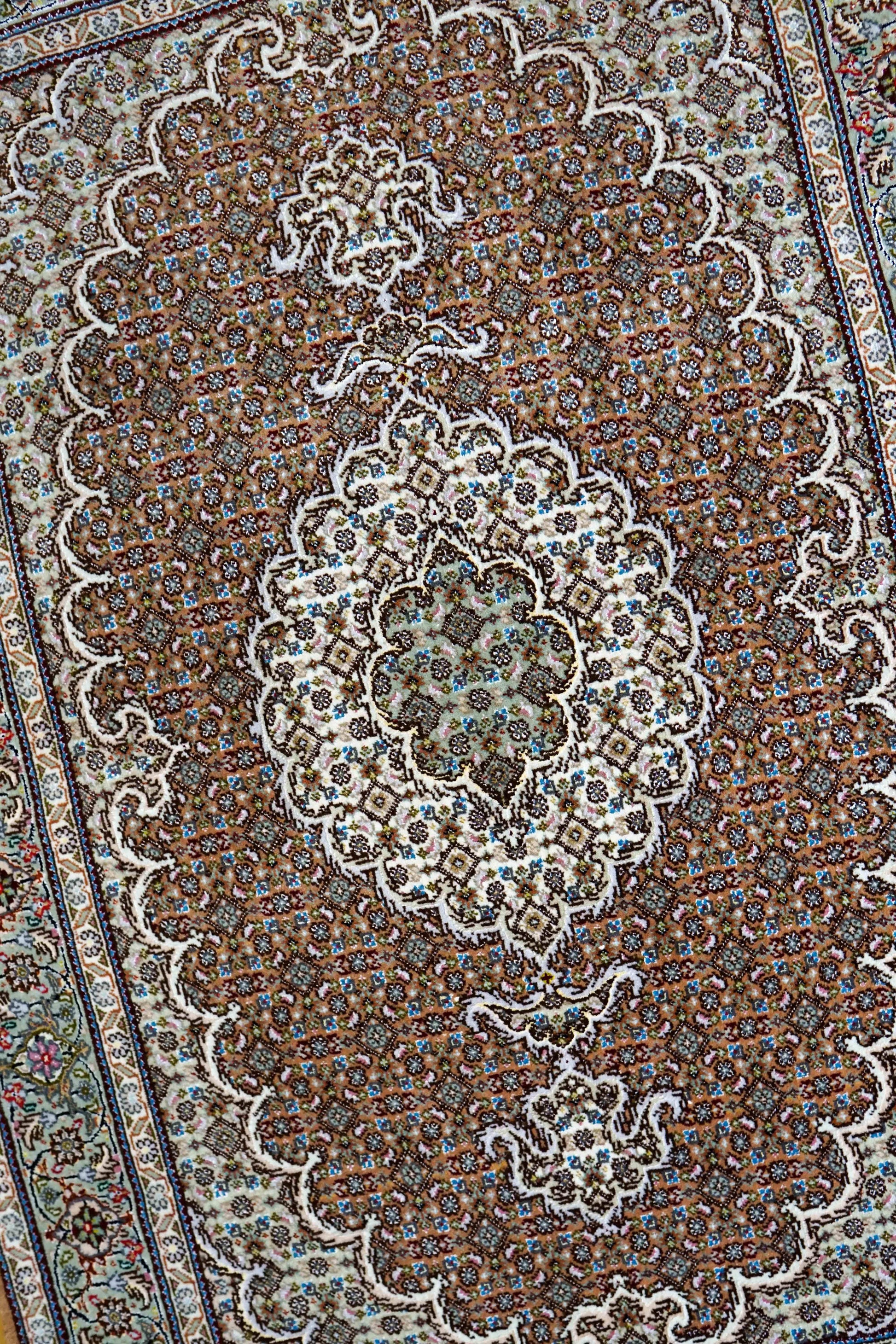  ペルシャ手織り絨毯 タブリーズ産　50RAJ  127×85cm