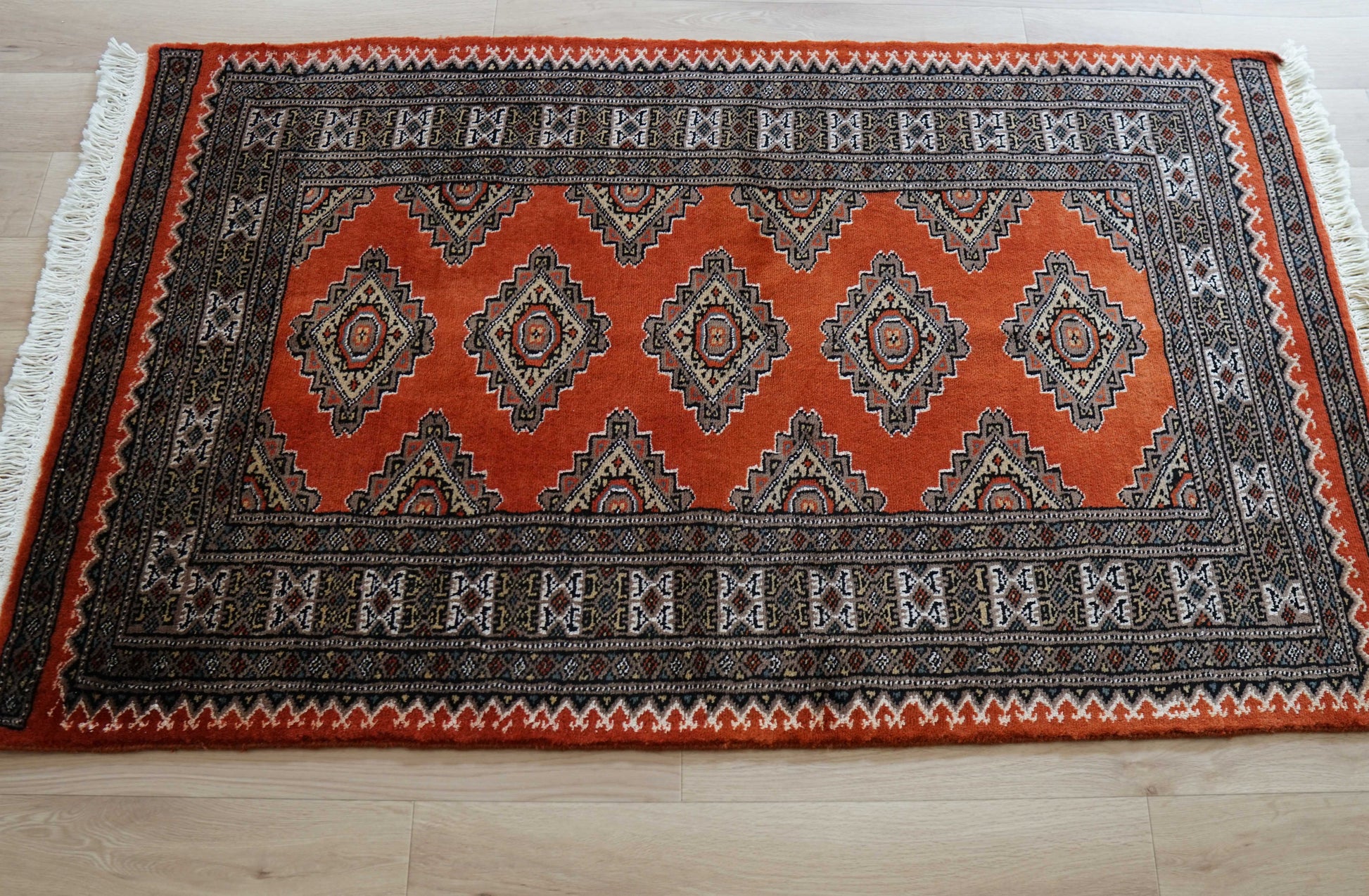  パキスタン手織り絨毯 ジャルダルラグ  132×80cm