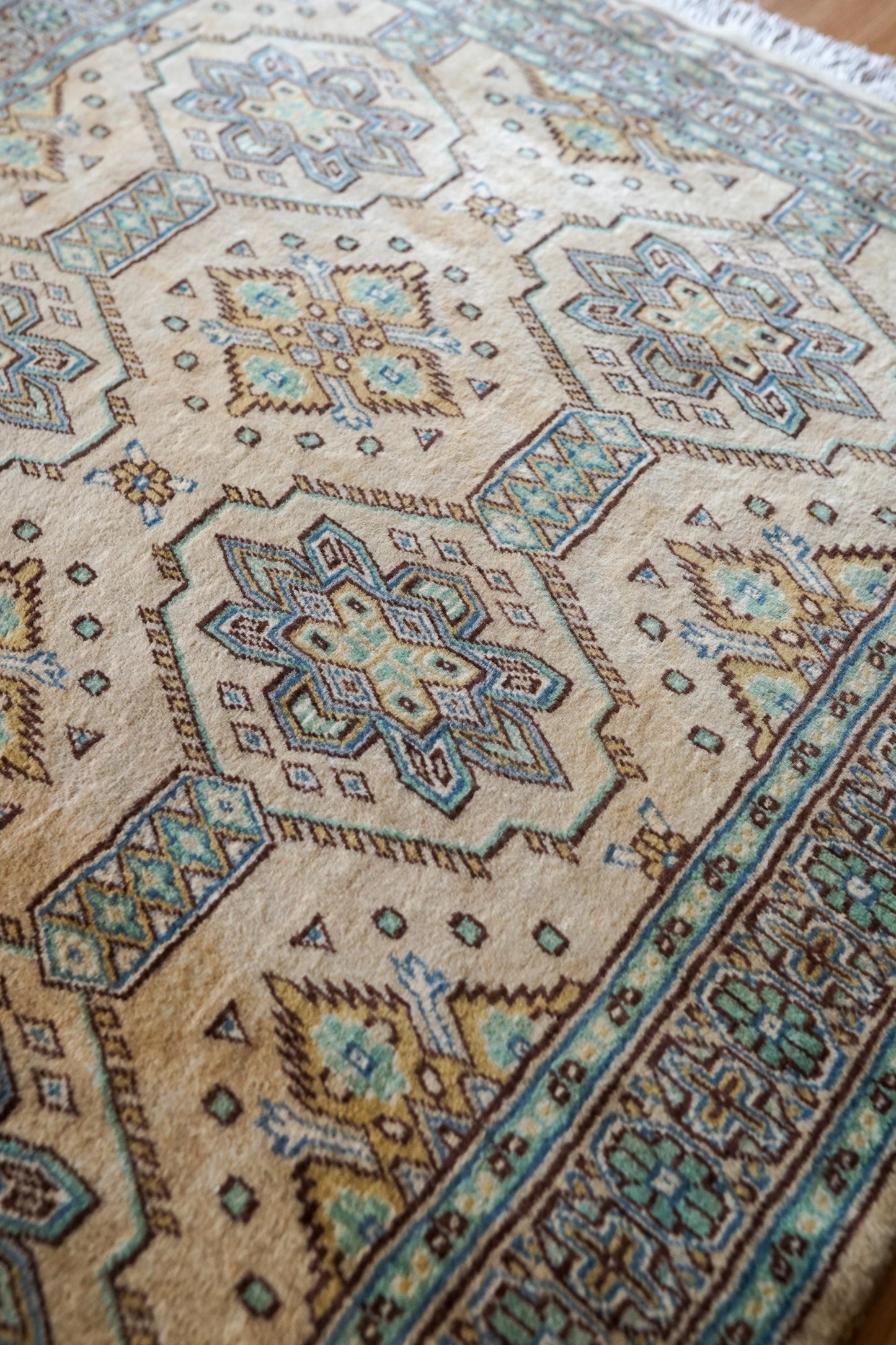  パキスタン手織り絨毯 122×80cm｜ニュージーランド産メリノウール 幾何学フラワー柄 手織りラグ