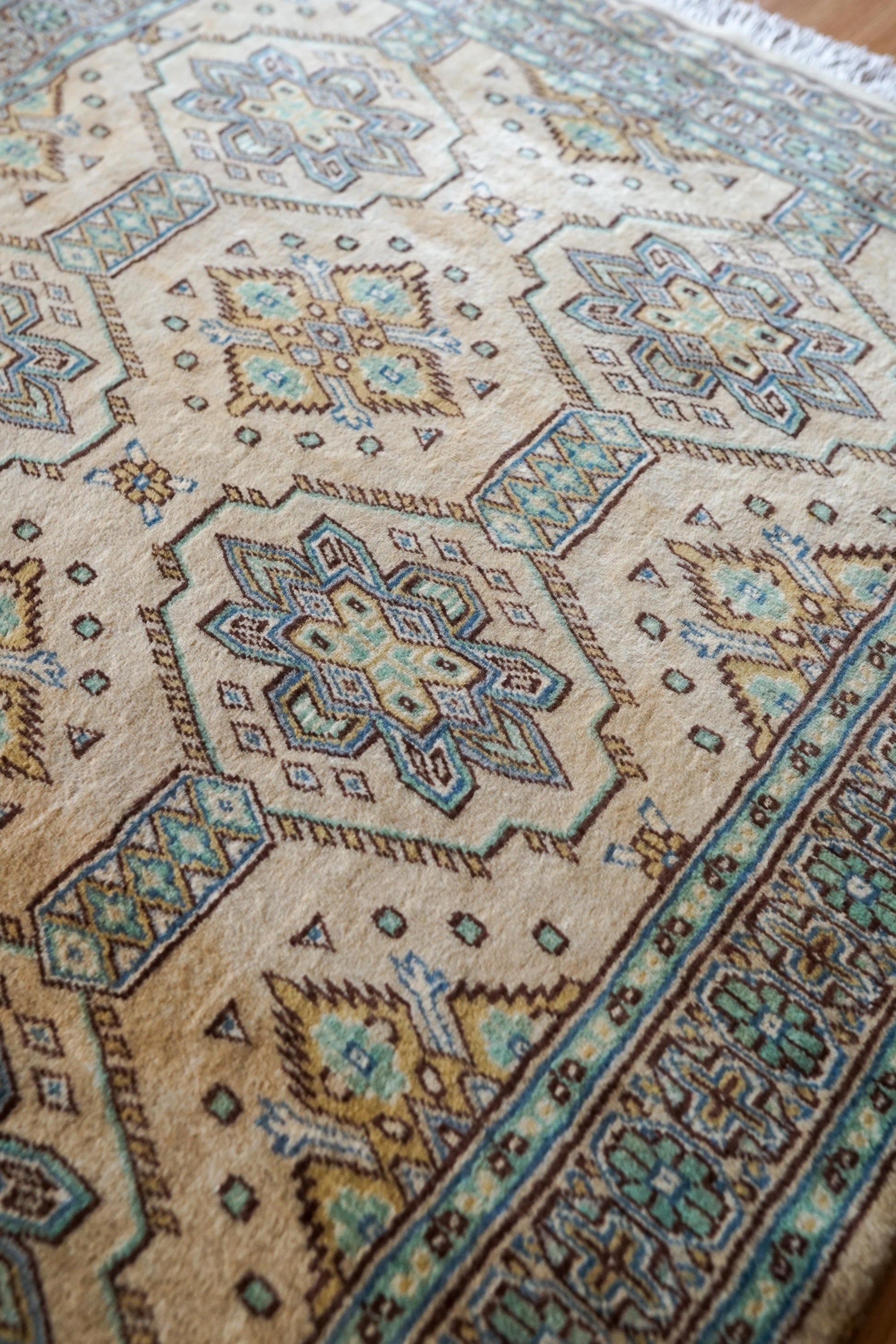  パキスタン手織り絨毯 122×80cm｜ニュージーランド産メリノウール 幾何学フラワー柄 手織りラグ