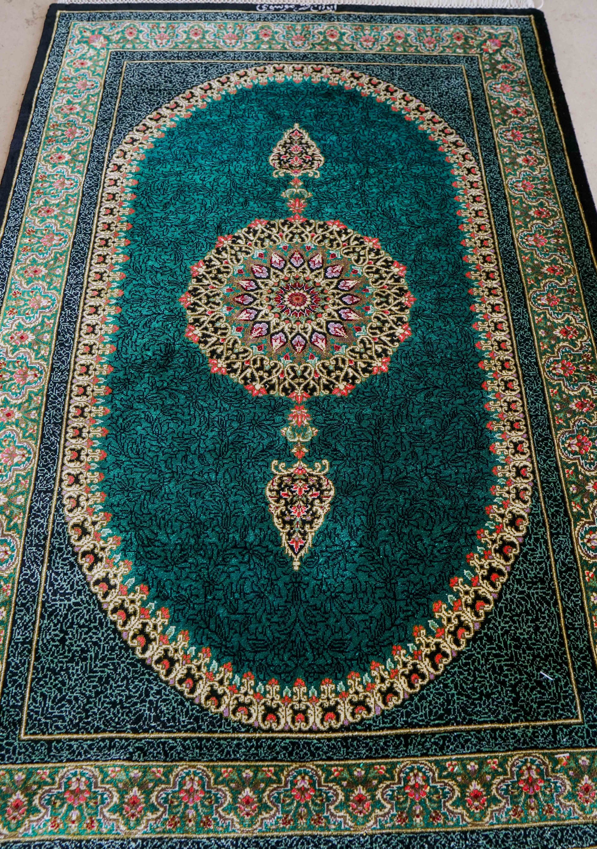  ペルシャ絨毯 クム産 シルク100％ ムサビイ工房 88×59cm｜手織りシルク｜イラン製