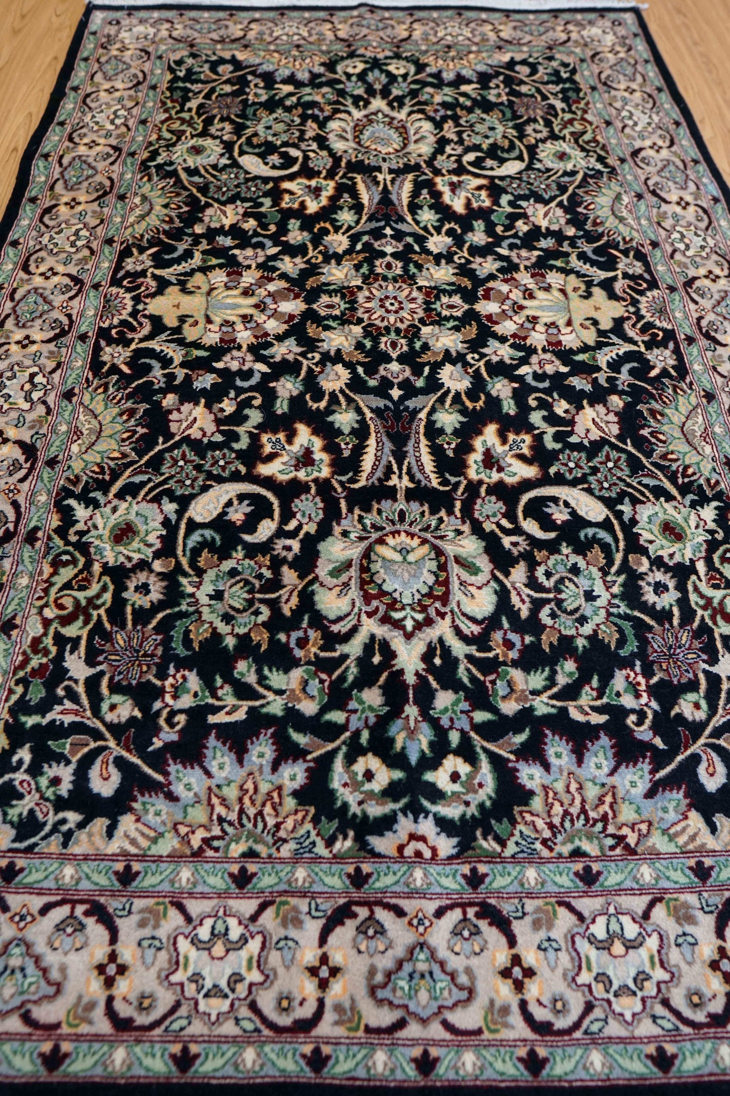  パキスタン手織り絨毯 191×121cm ペルシャ調オリエンタルデザイン・ニュージーランド産ウール 高密度ノット