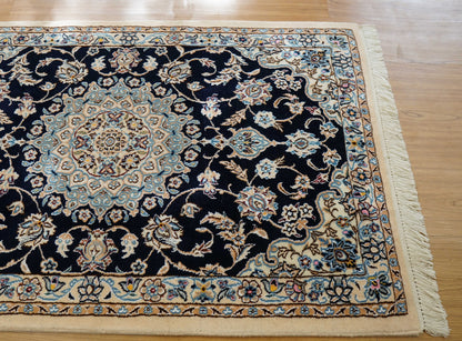  ペルシャ絨毯 ナイン産 121×79cm｜ネイビー基調