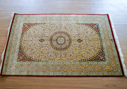  ペルシャ絨毯 クム産 シルク100% 手織りラグ 121×78cm