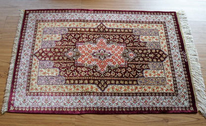  ペルシャ絨毯 クム産 シルク100％ 手織り 91×58cm｜モサビ工房