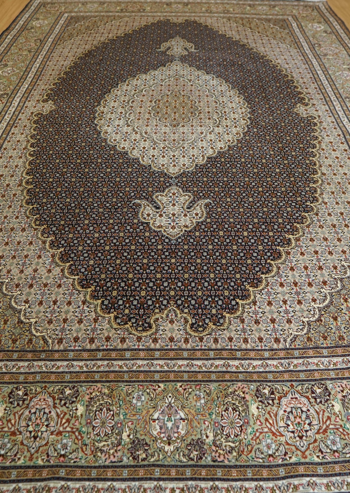  ペルシャ手織り絨毯 タブリーズ産 296×196cm｜マヒ柄