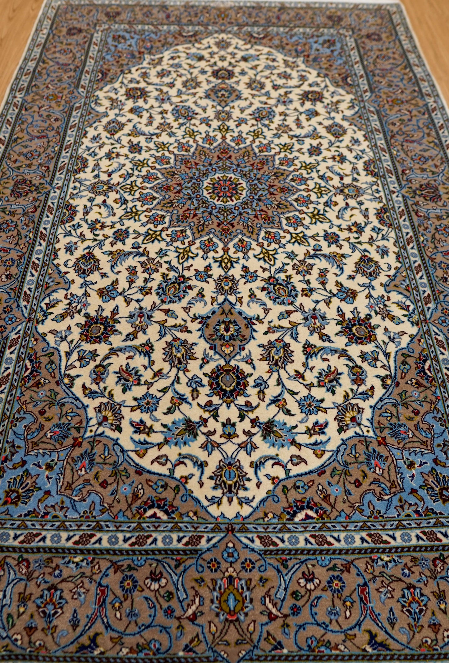  ペルシャ絨毯 カシャーン産 226×152cm (カシャン)｜伝統メダリオンデザイン・上品なアイボリー×ブルー