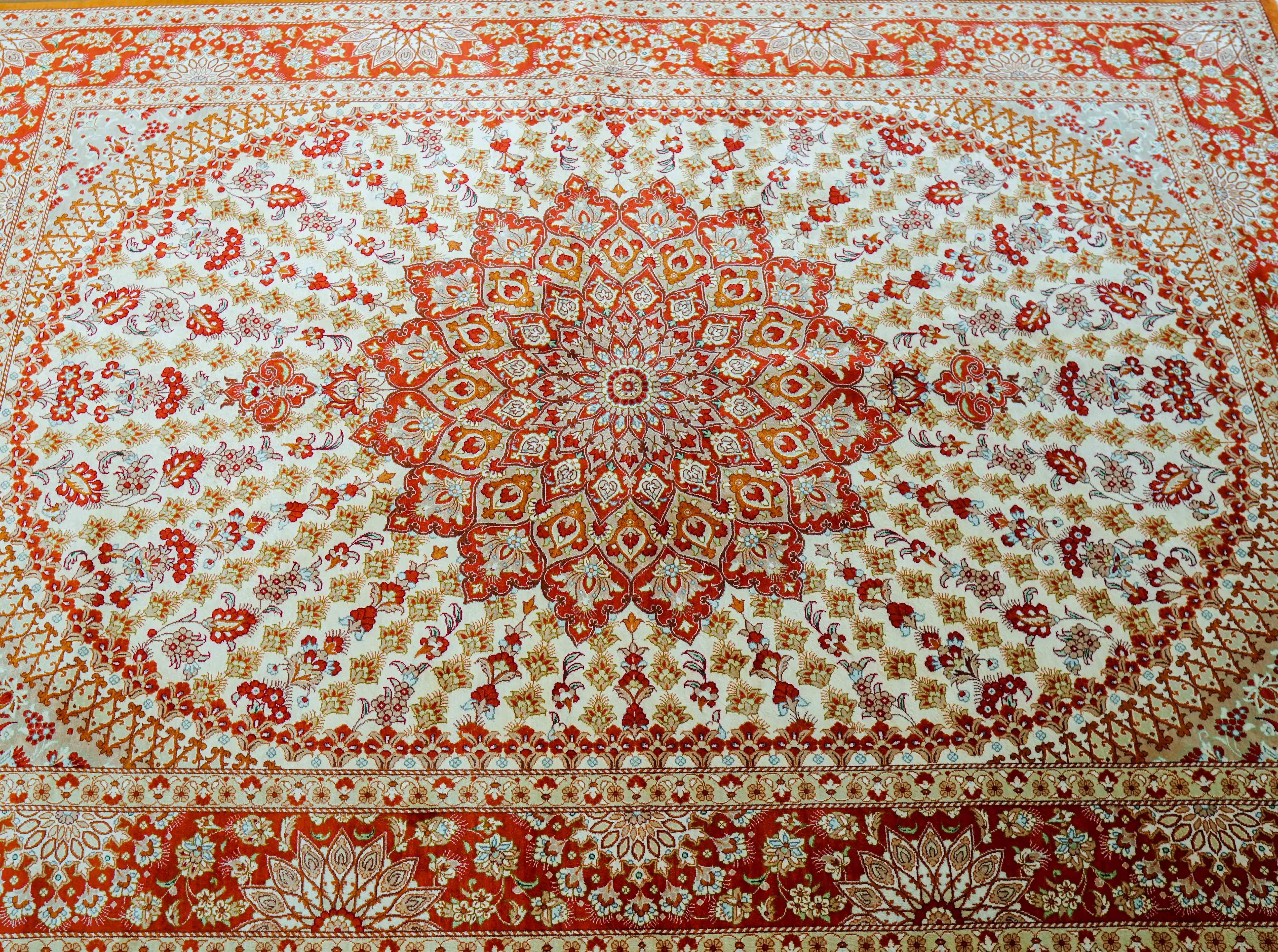 ペルシャ手織り絨毯 クム産 シルク100％ 193×130cm｜クム ワファィ工