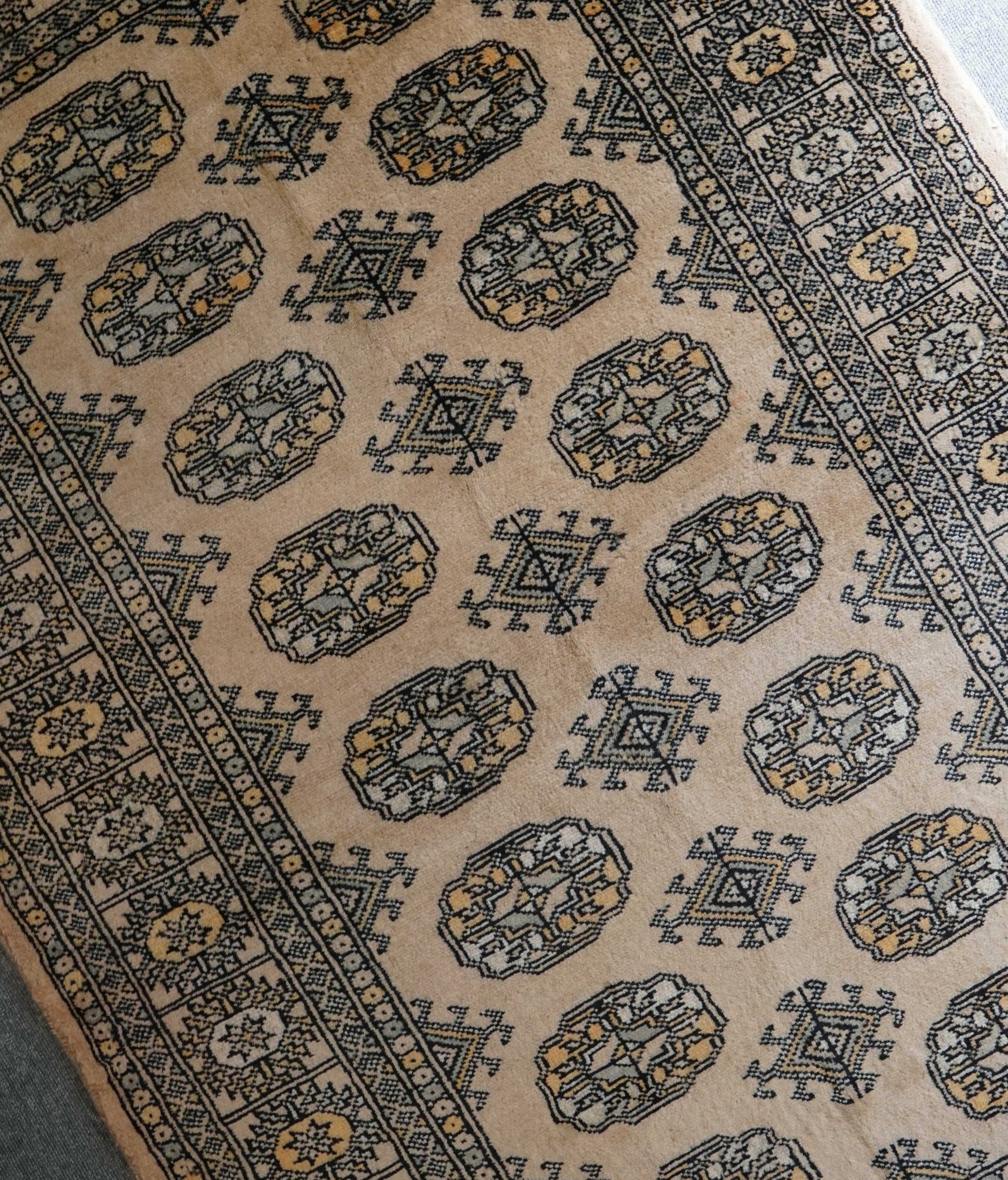  パキスタン手織り絨毯 155×94cm