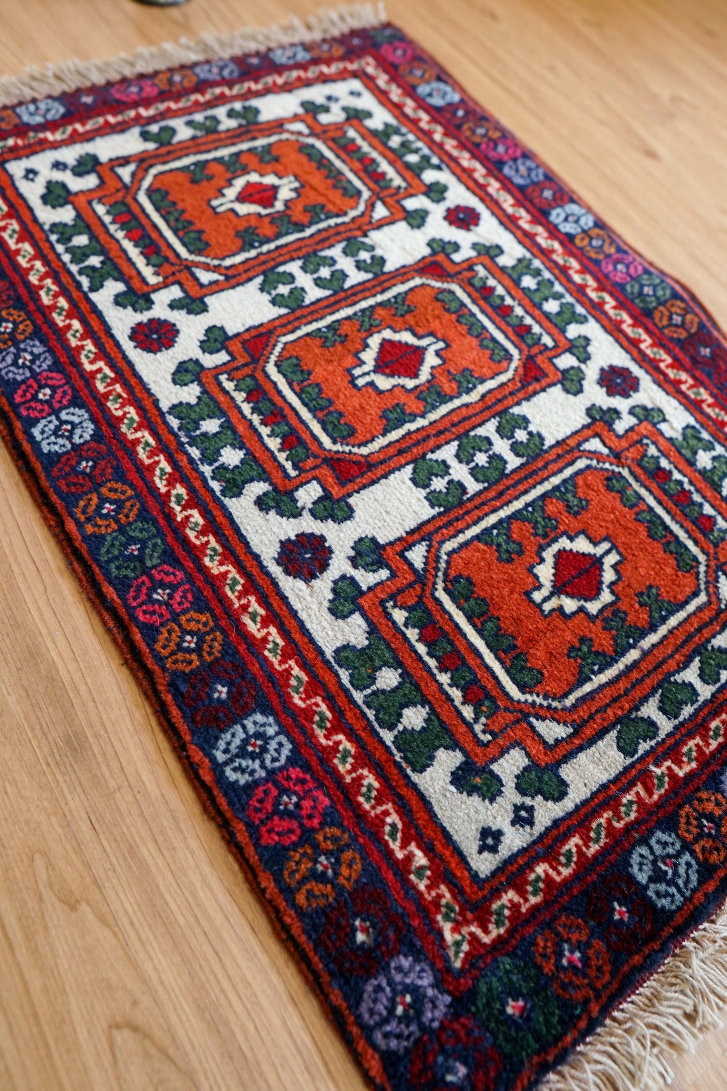 アフガニスタン手織り絨毯 カールモハメディ 54×42cm｜ミニラグ・玄関マットサイズ トライバルラグ