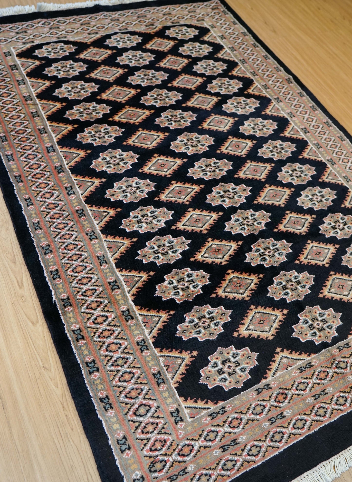  パキスタン手織り絨毯 185×120cm