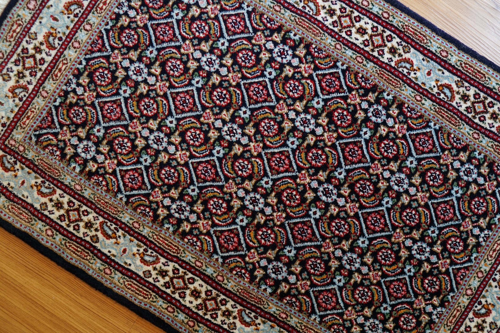  ペルシャ 絨毯　ムード産 89×58cm