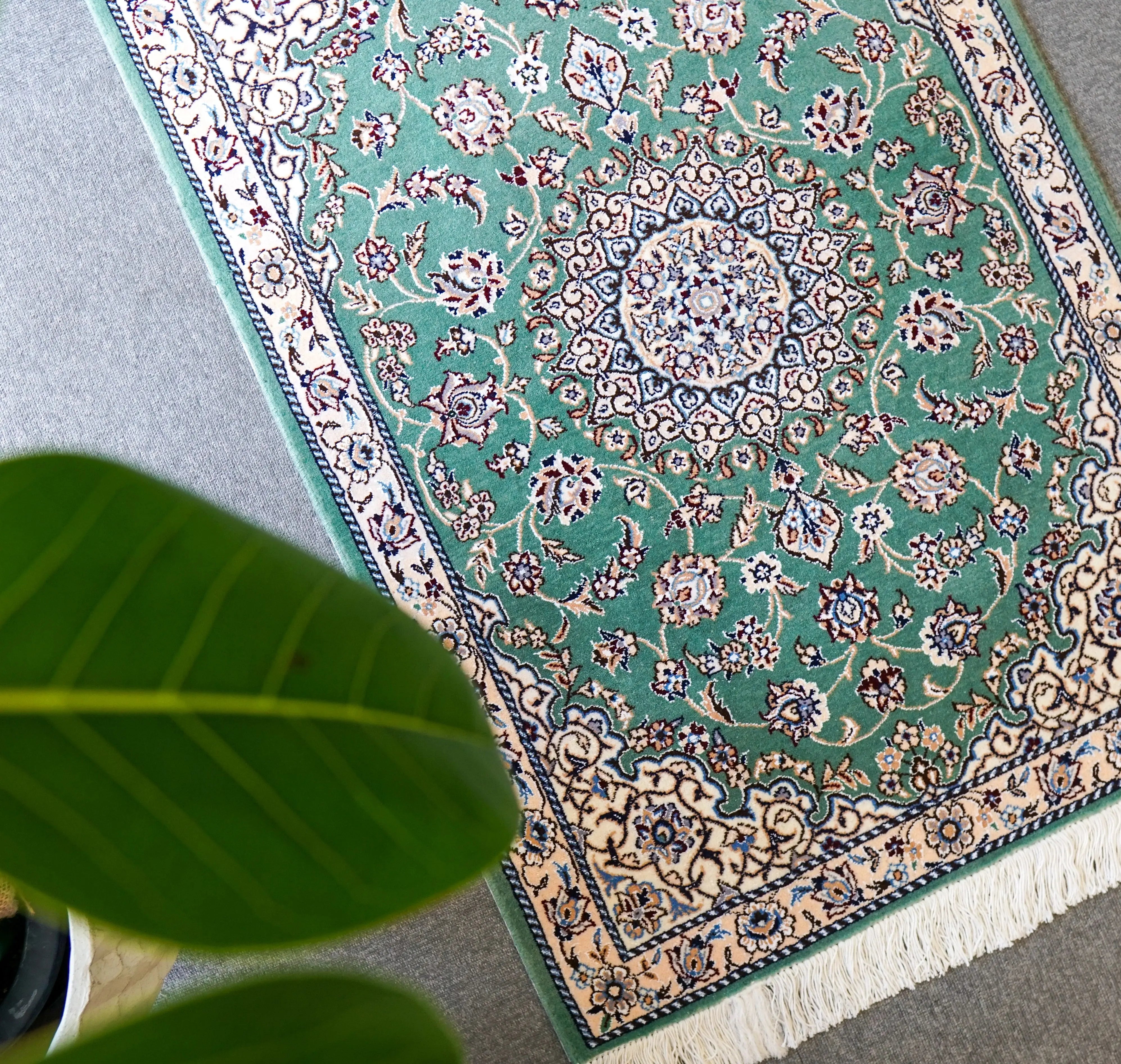 ペルシャ手織り絨毯 ナイン 77×52cm 77×52cm ペルシャ手織り絨毯 - Decorworks