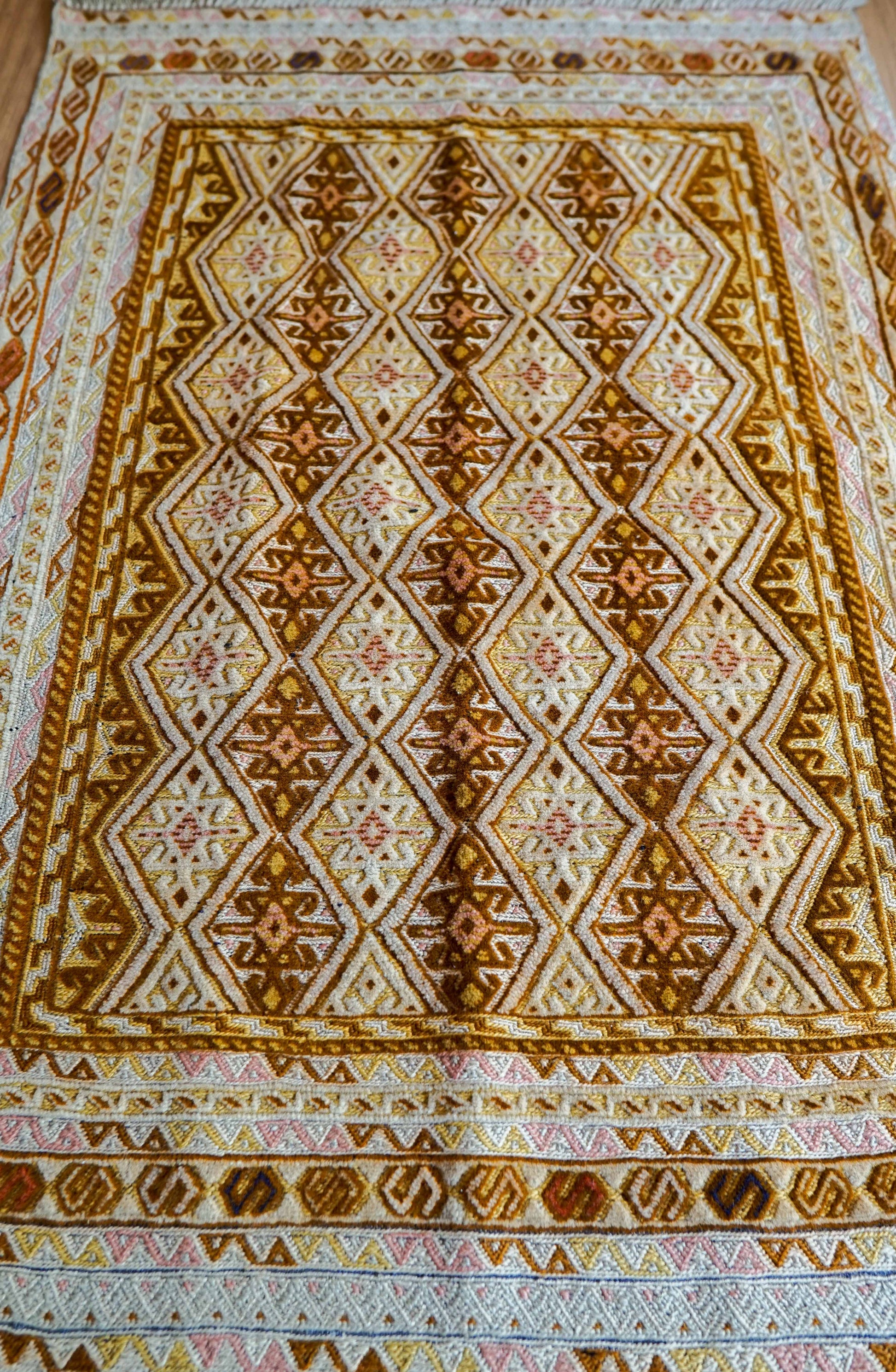  手織りマシュワニキリム  トライバルラグ 115×76cm