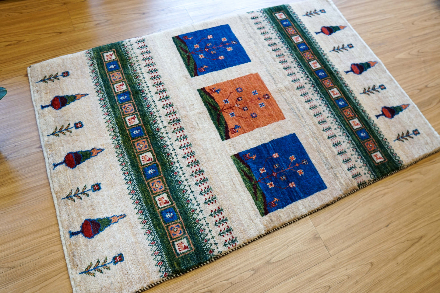 ペルシャ絨毯 カシュクリ ギャッベ リズバフトギヤべ 128×87cm